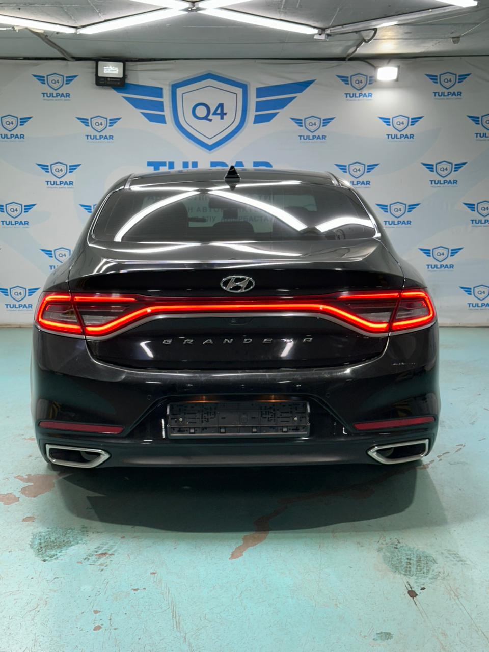 2016 Hyundai Grandeur