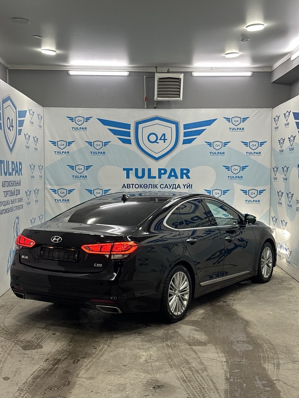 2016 Hyundai Aslan
