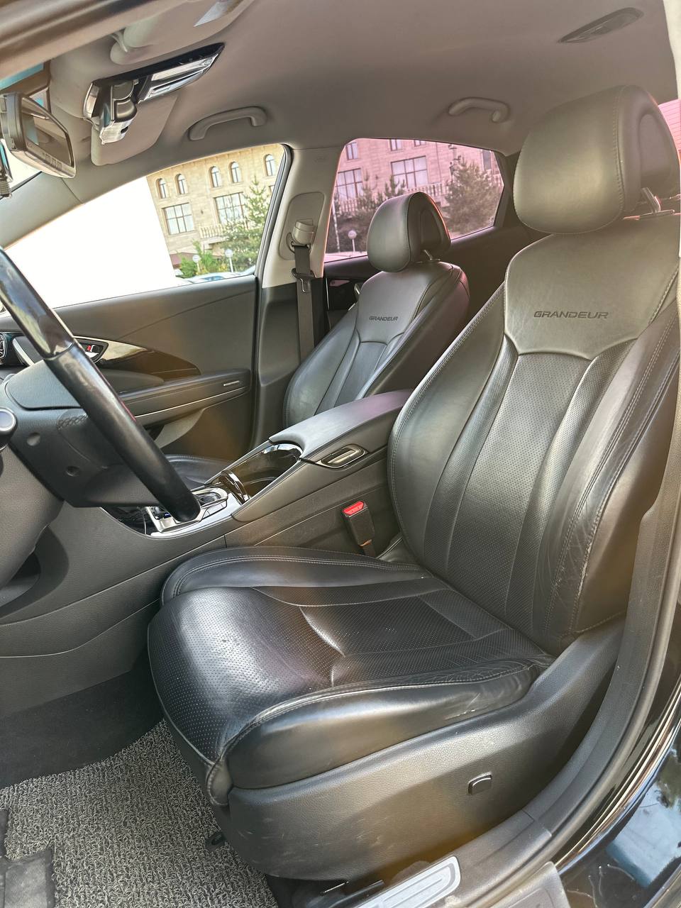 2012 HYUNDAI GRANDEUR