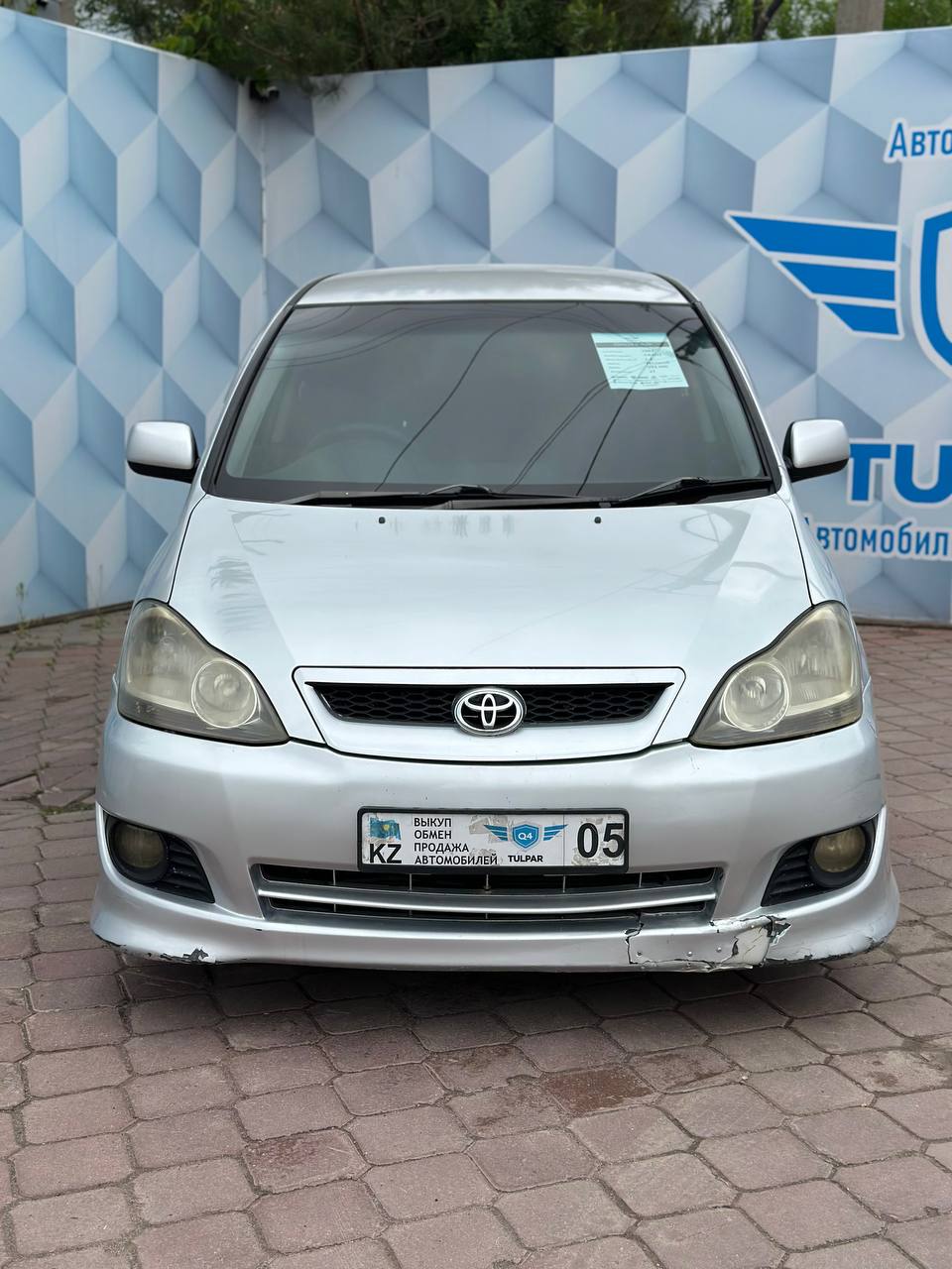 2004 TOYOTA IPSUM