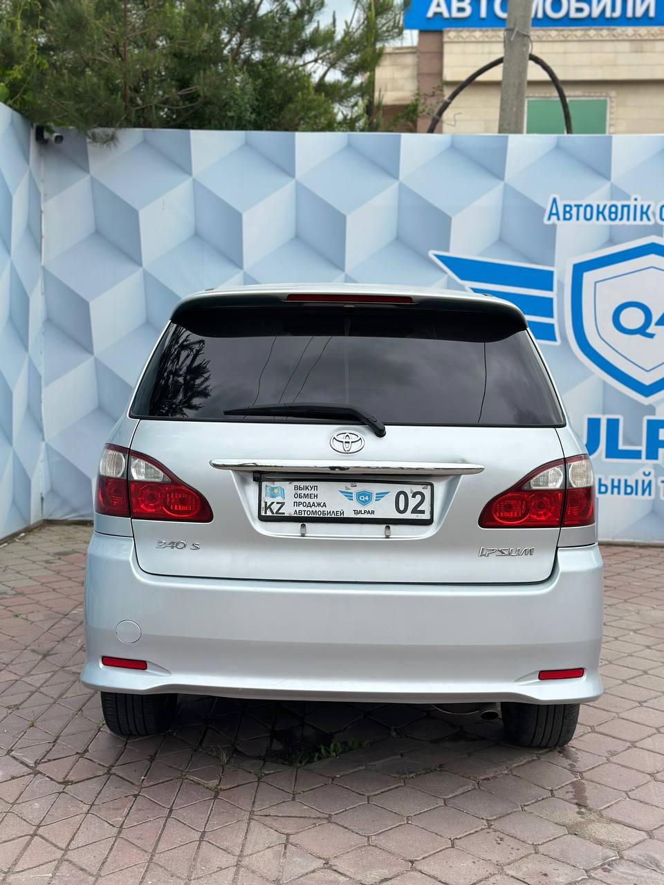 2004 TOYOTA IPSUM