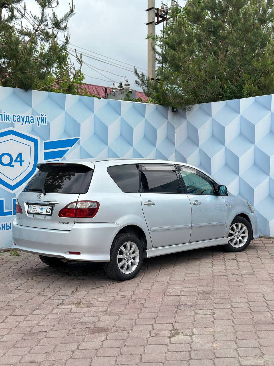 2004 TOYOTA IPSUM