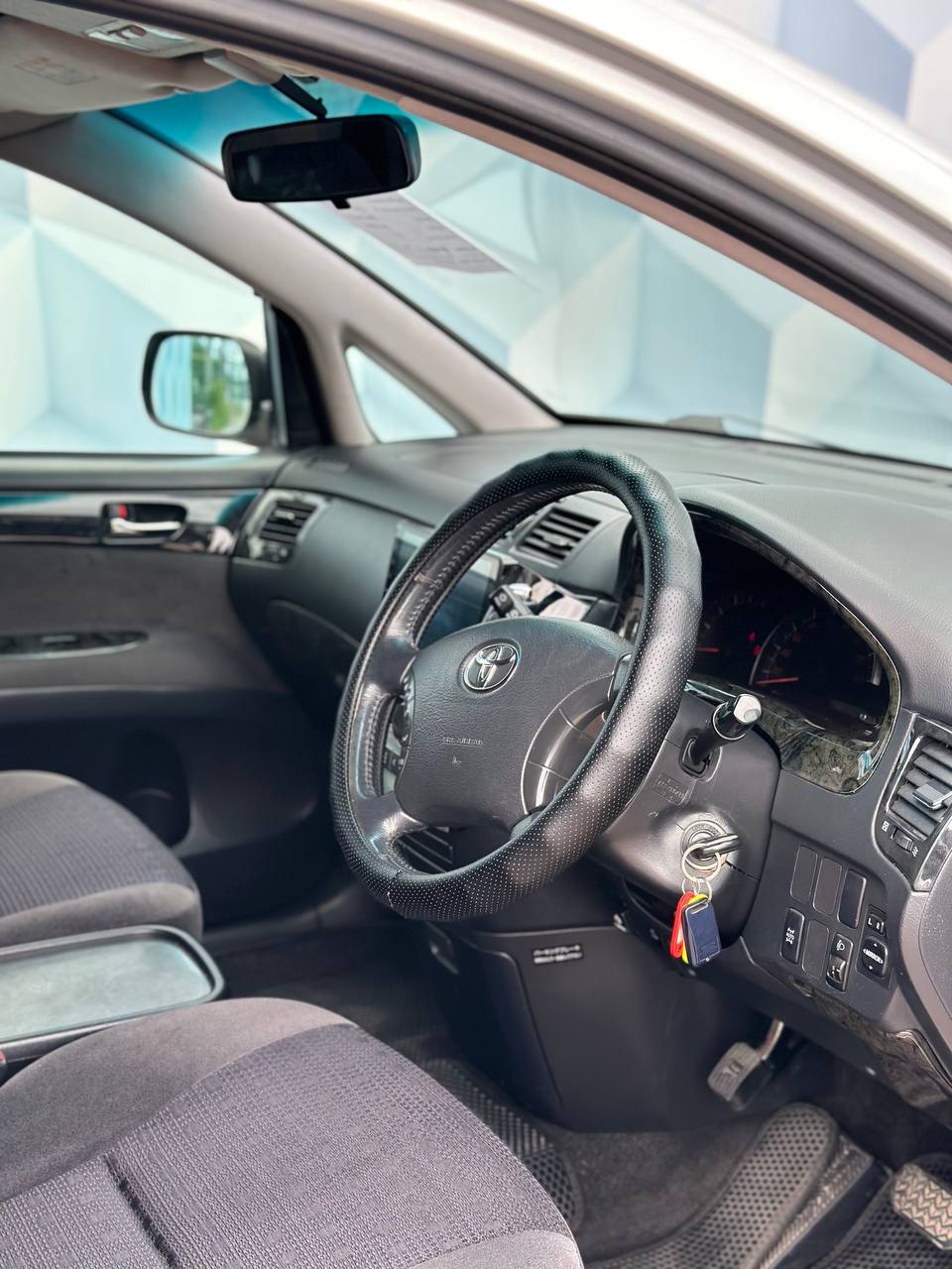 2004 TOYOTA IPSUM