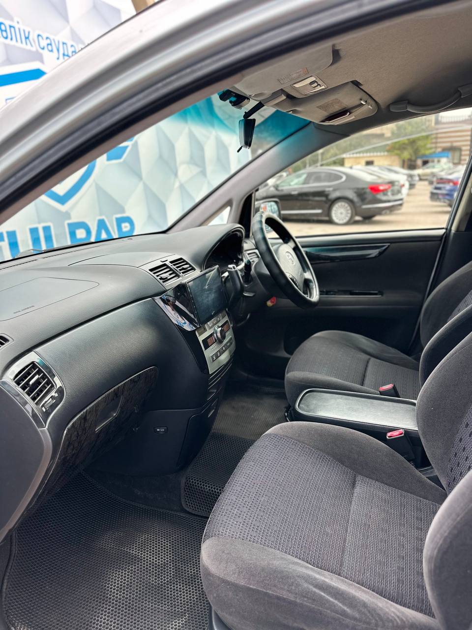 2004 TOYOTA IPSUM