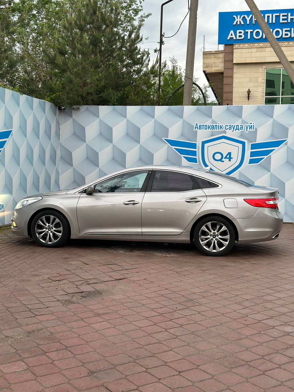 2012 HYUNDAI GRANDEUR