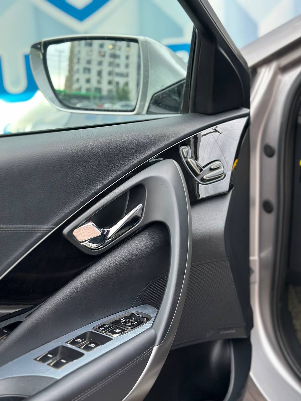 2012 HYUNDAI GRANDEUR