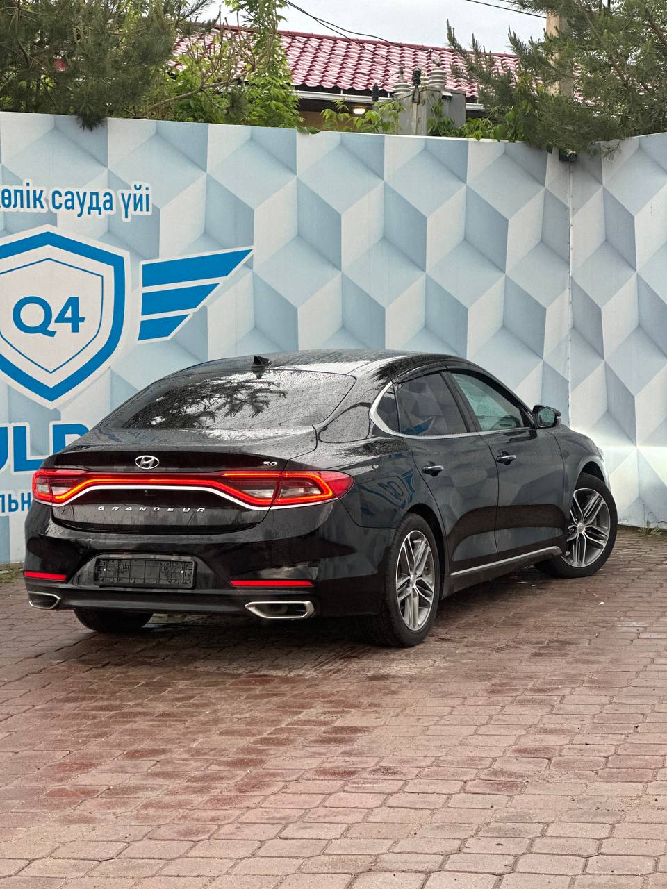 2017 HYUNDAI GRANDEUR