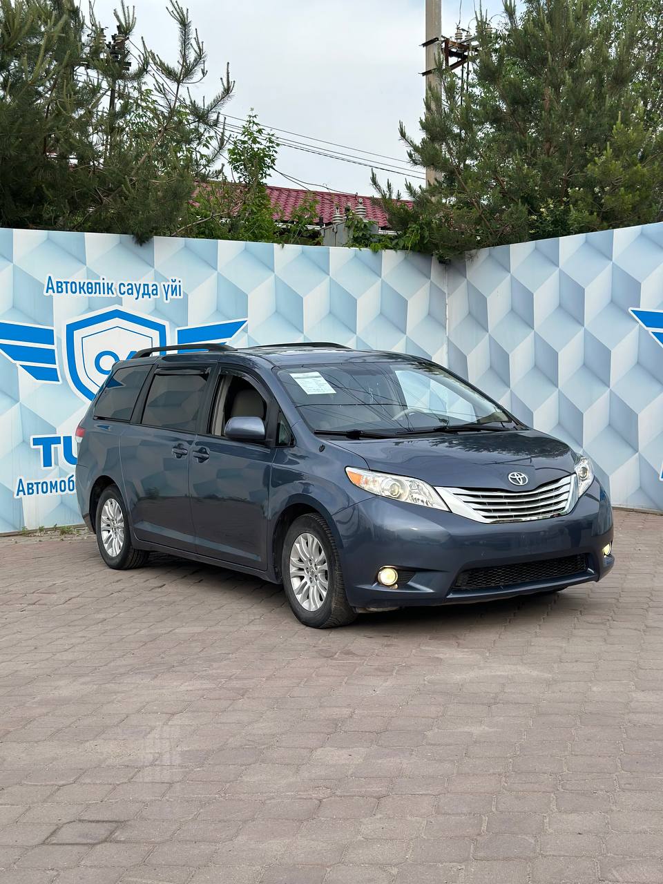 2014 TOYOTA SIENNA