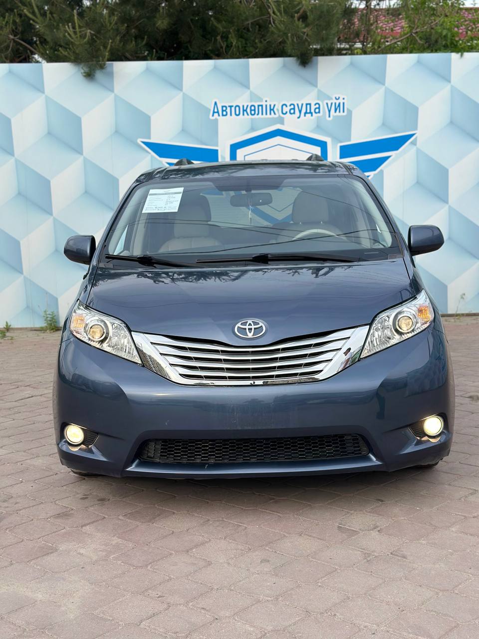 2014 TOYOTA SIENNA