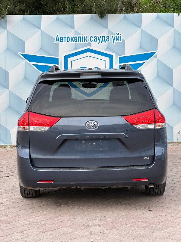2014 TOYOTA SIENNA