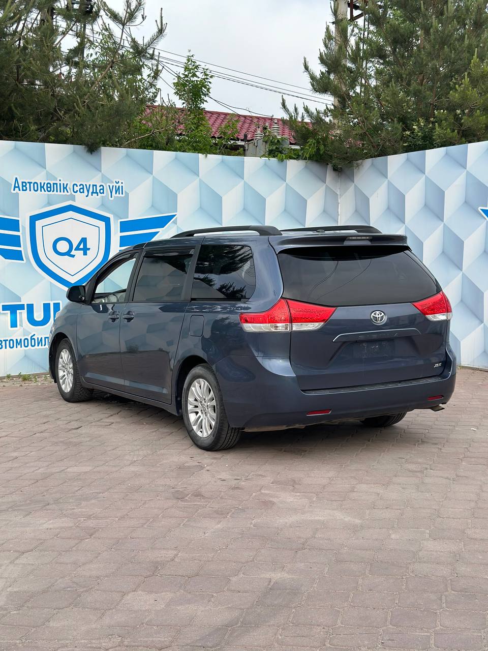 2014 TOYOTA SIENNA