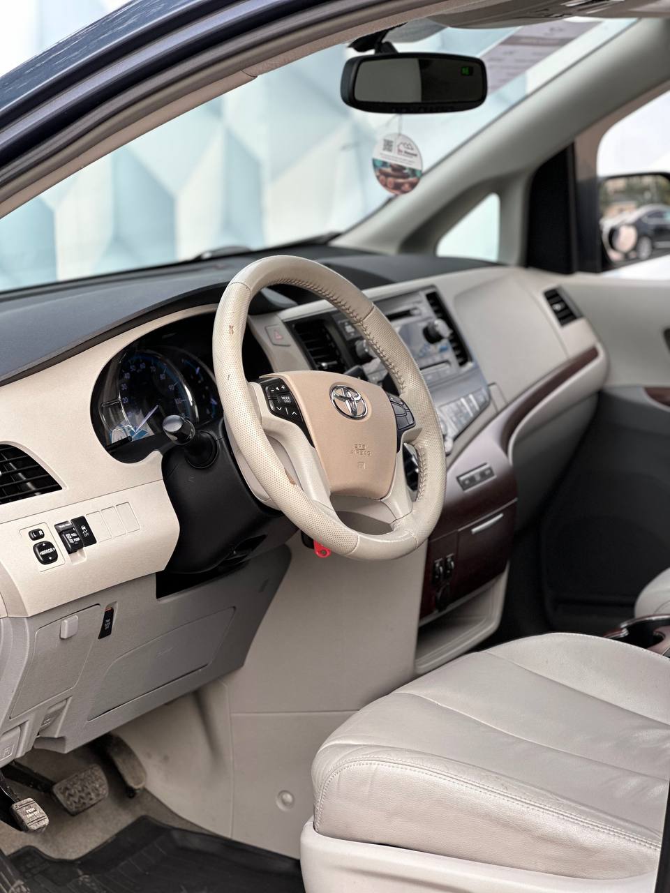 2014 TOYOTA SIENNA