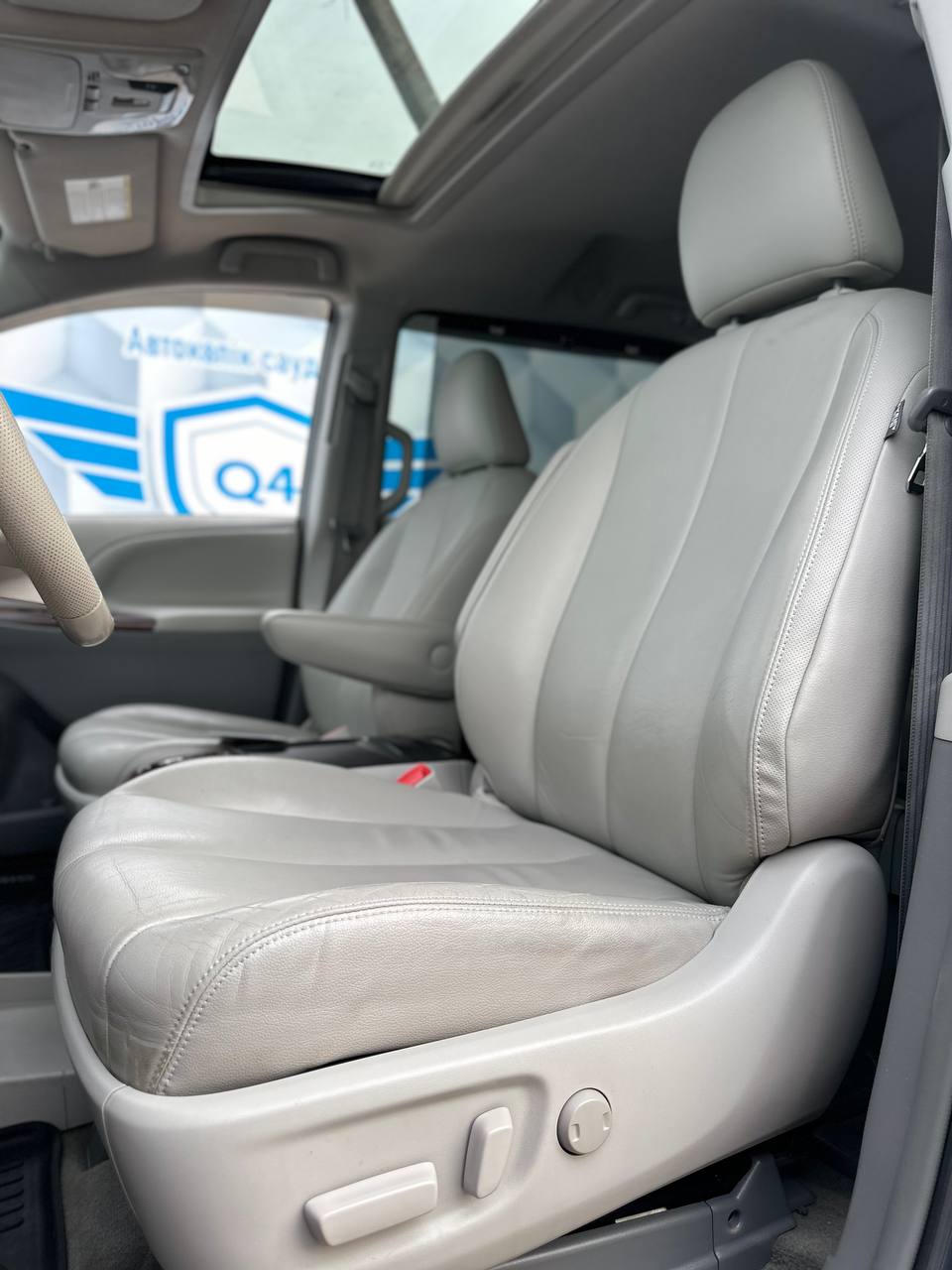 2014 TOYOTA SIENNA