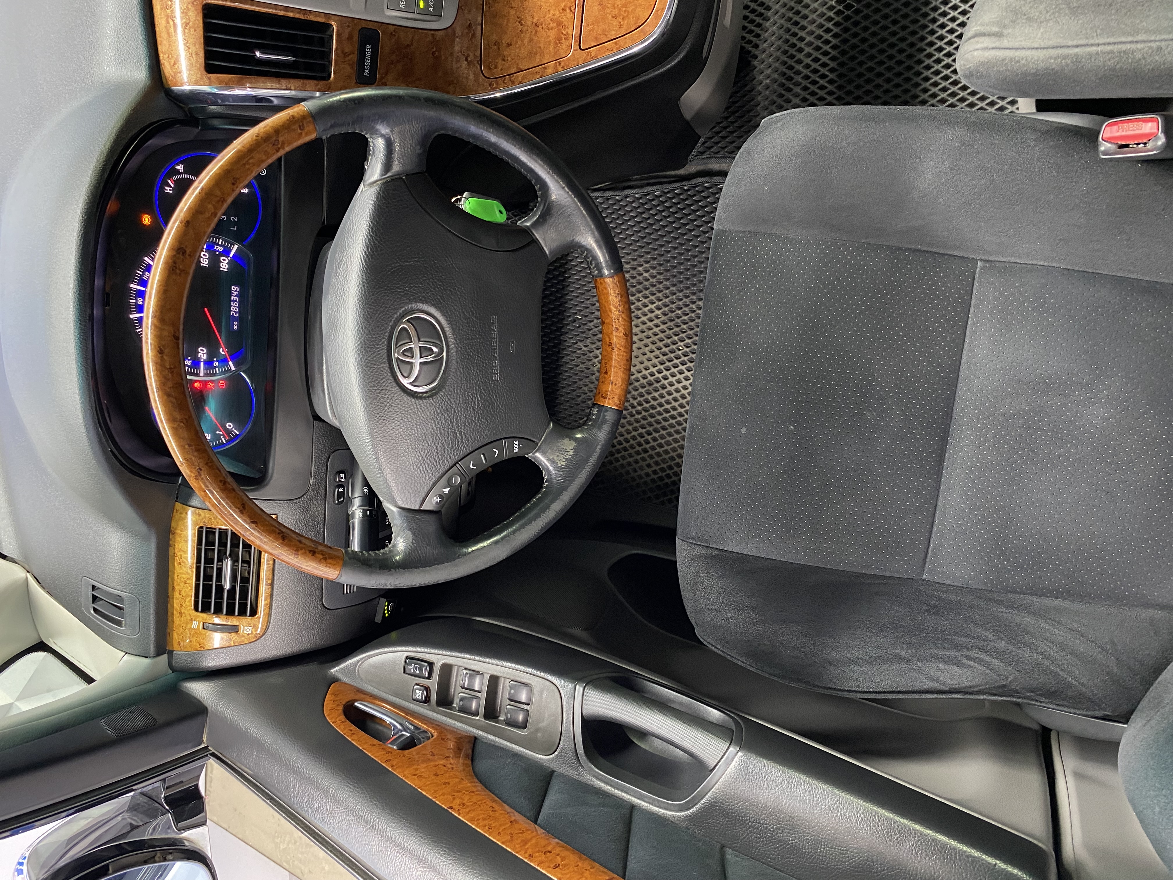 2007 Toyota Alphard
