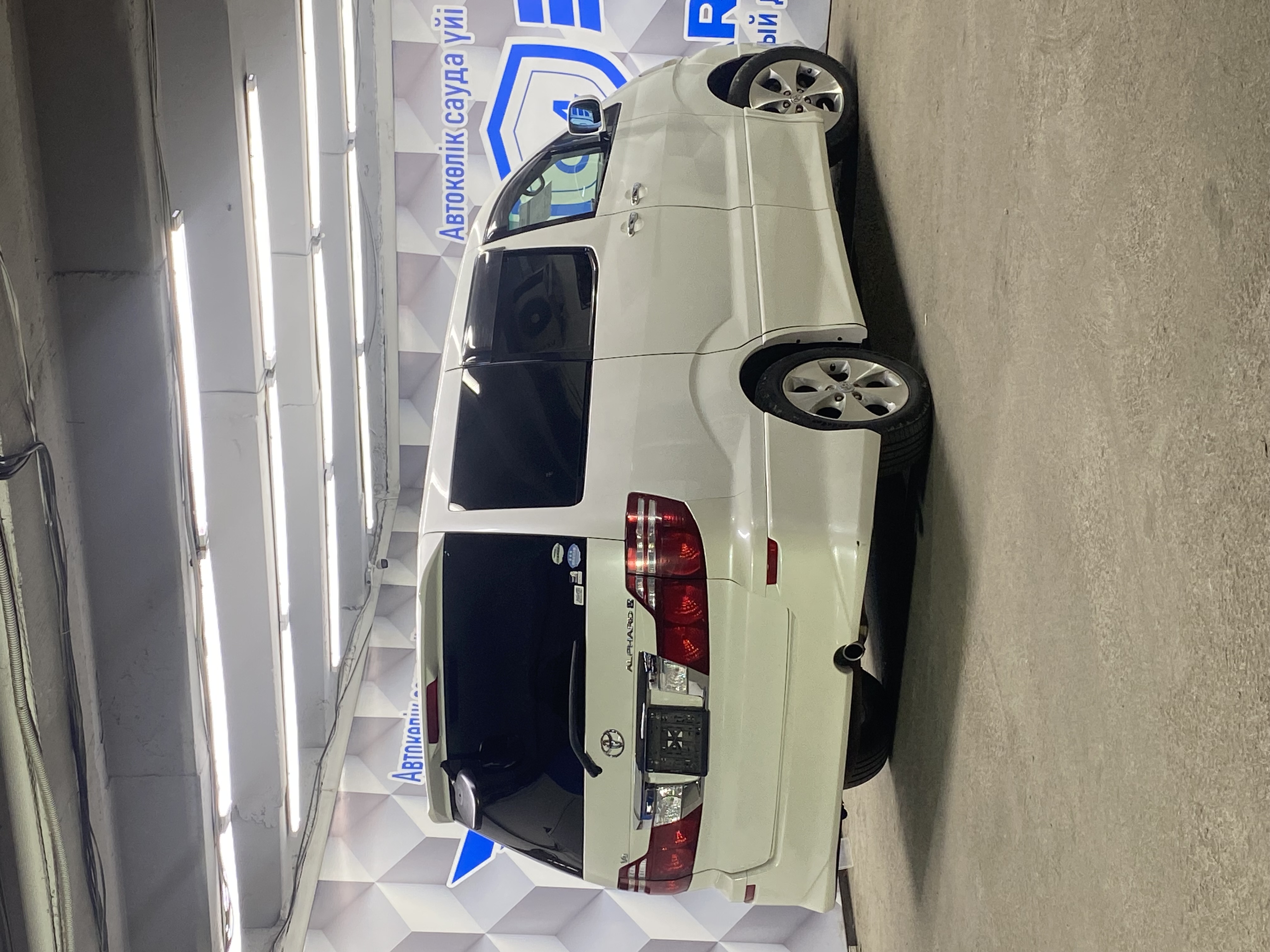 2007 Toyota Alphard