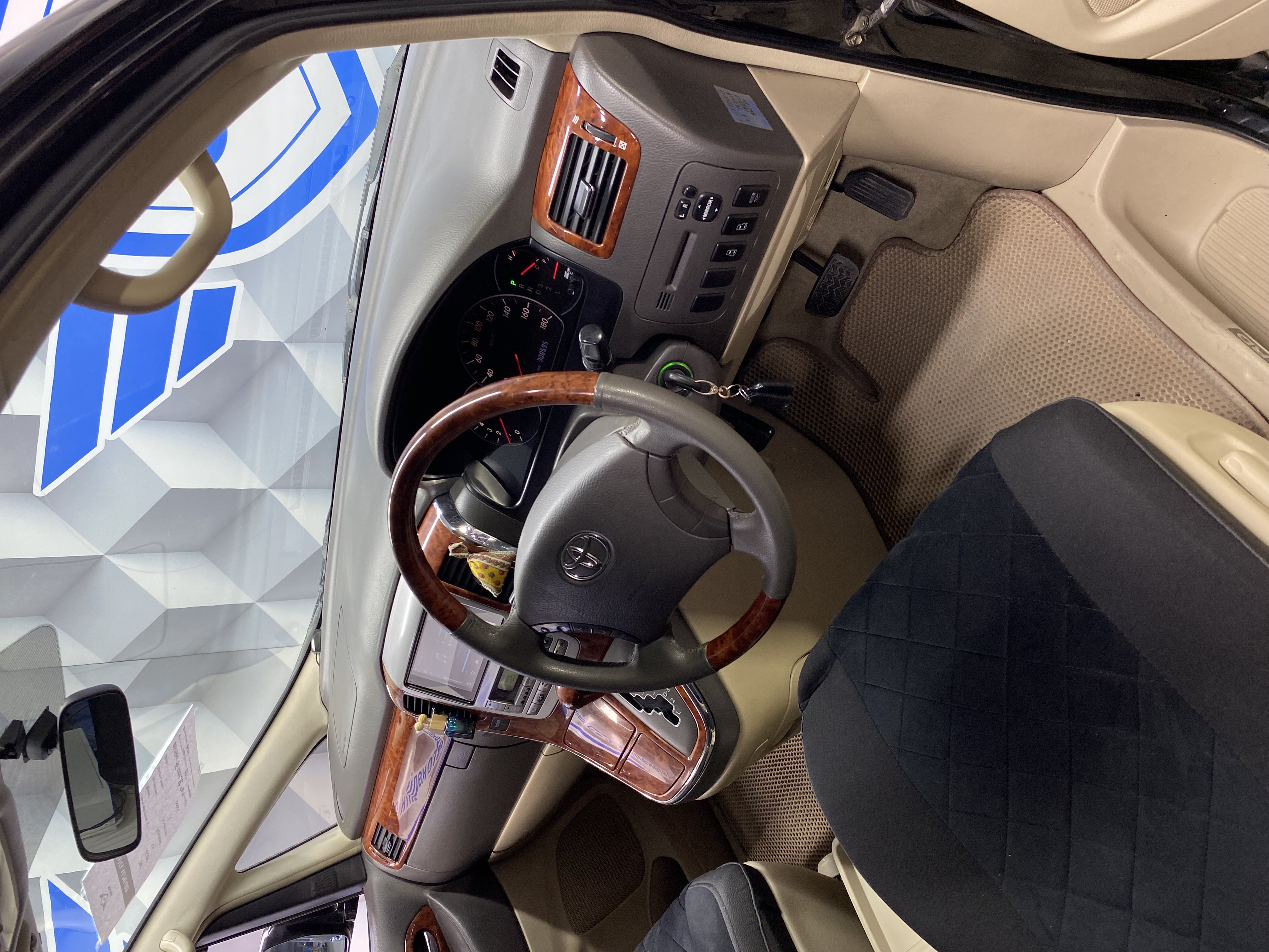 2005 Toyota Alphard