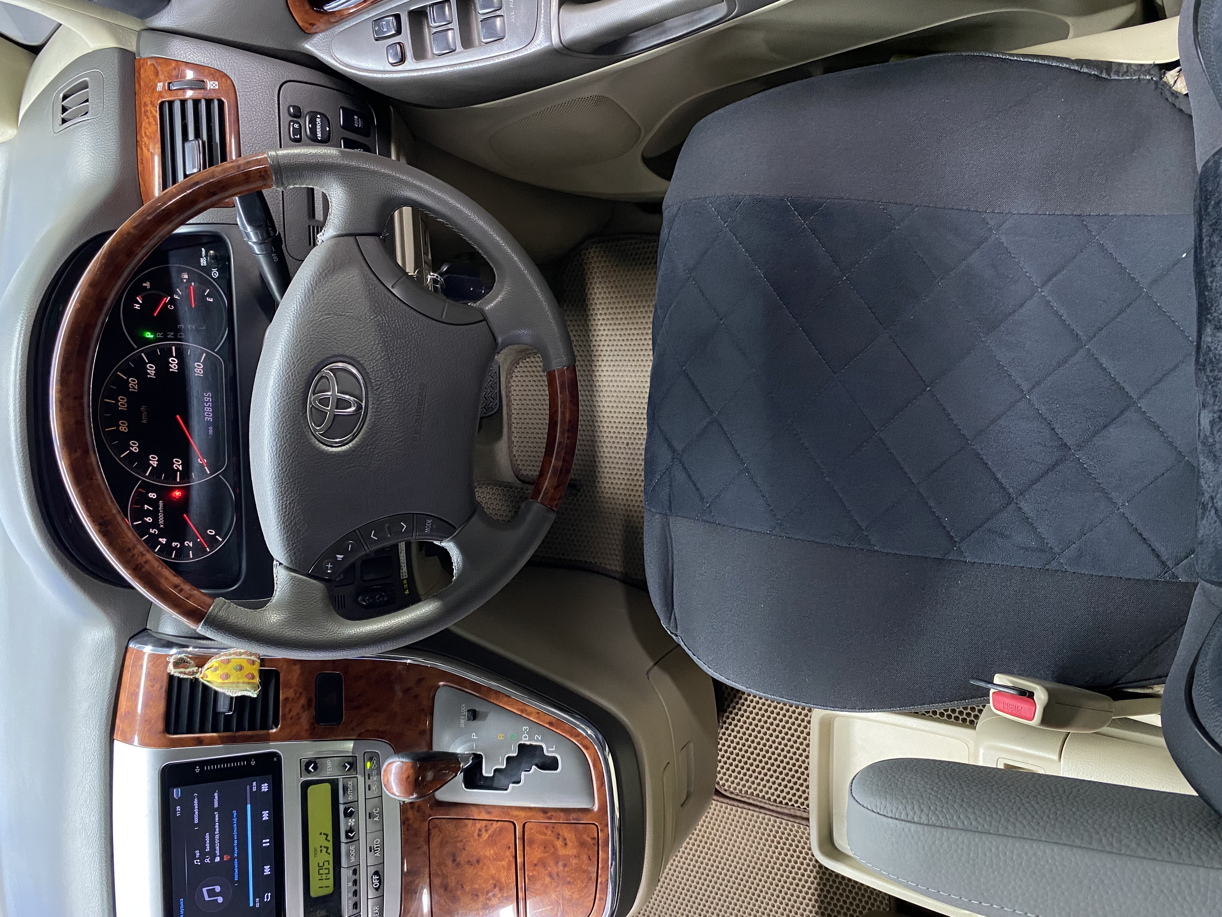 2005 Toyota Alphard
