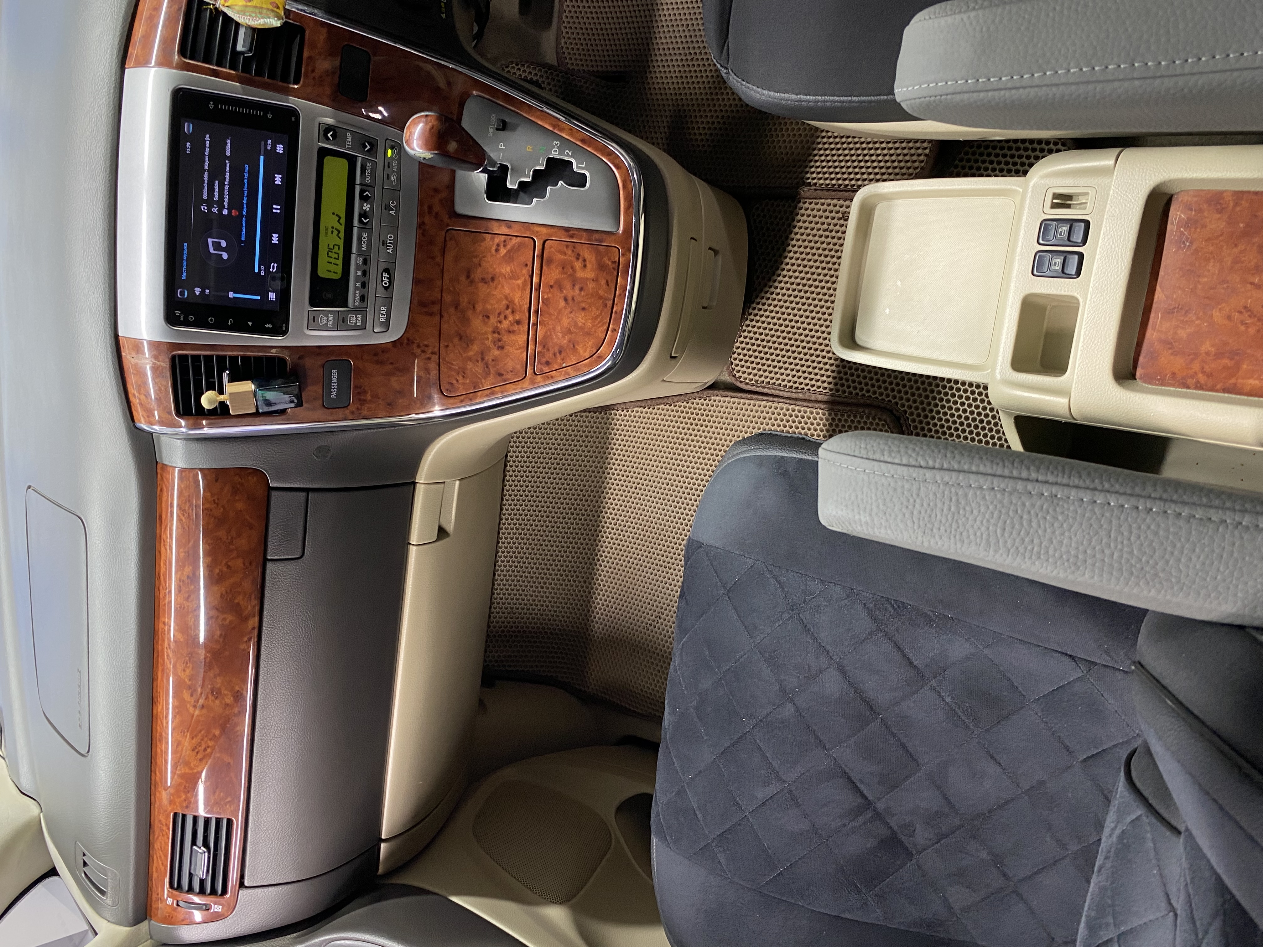2005 Toyota Alphard