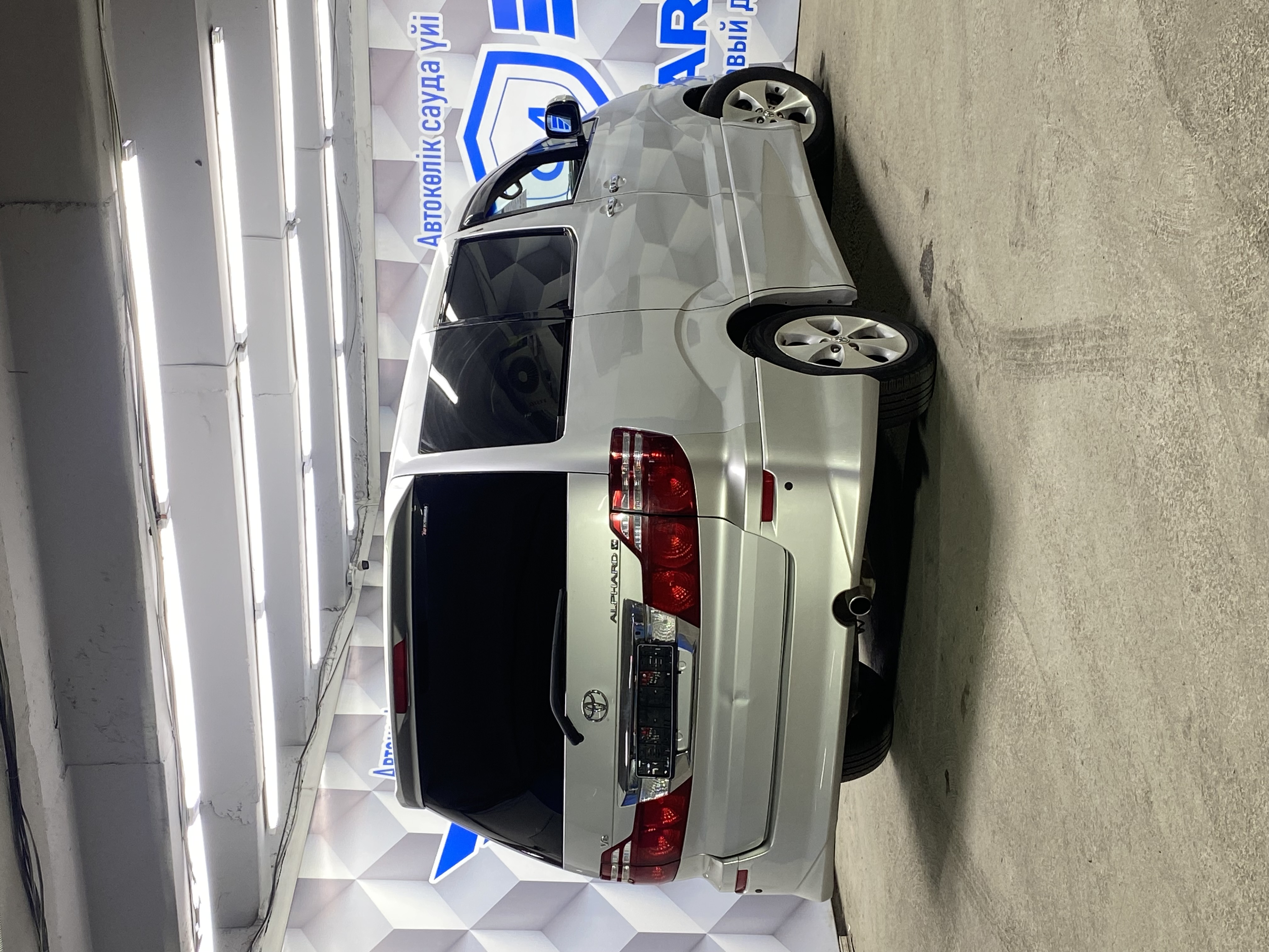 2005 Toyota Alphard