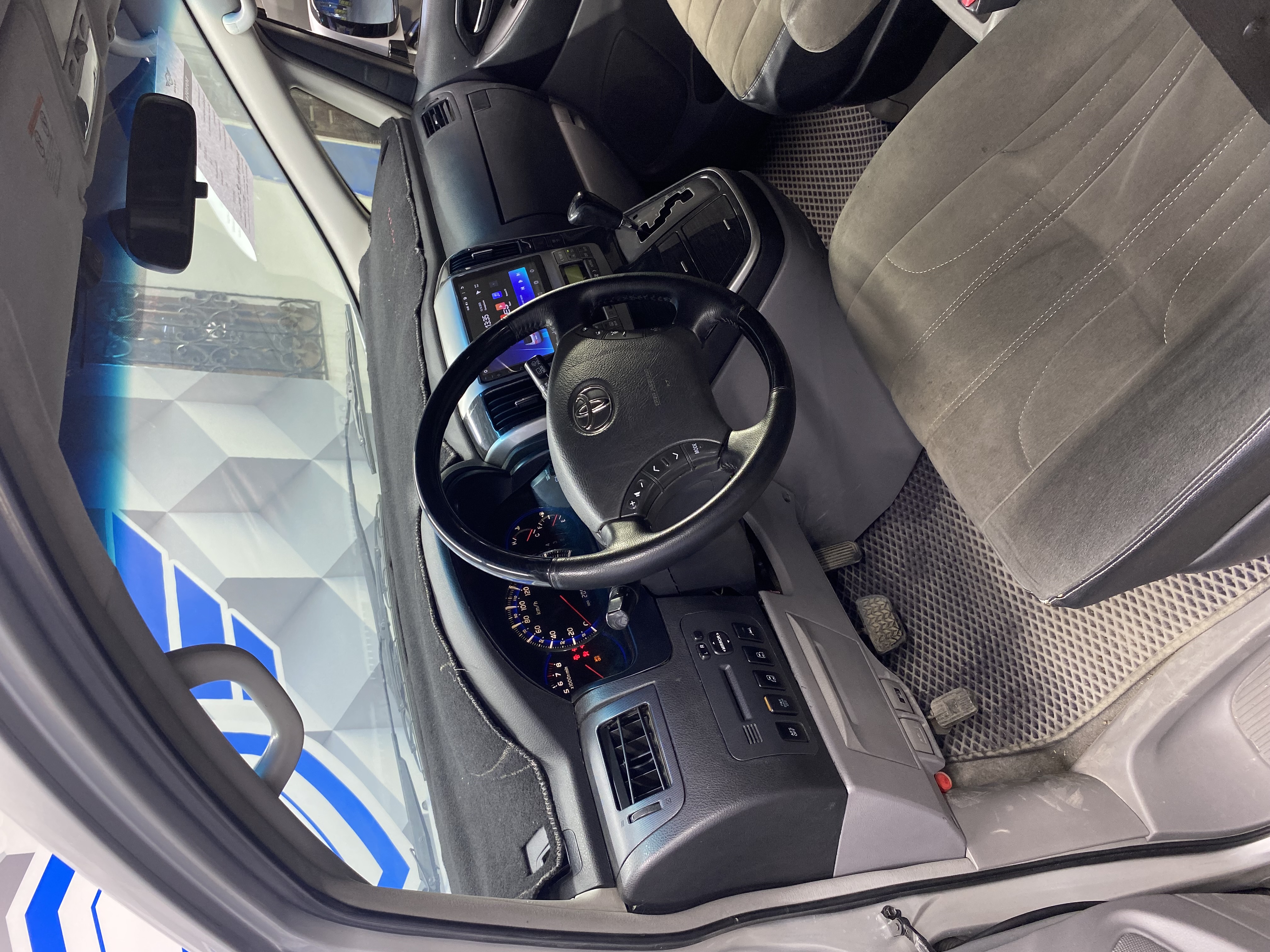 2005 Toyota Alphard