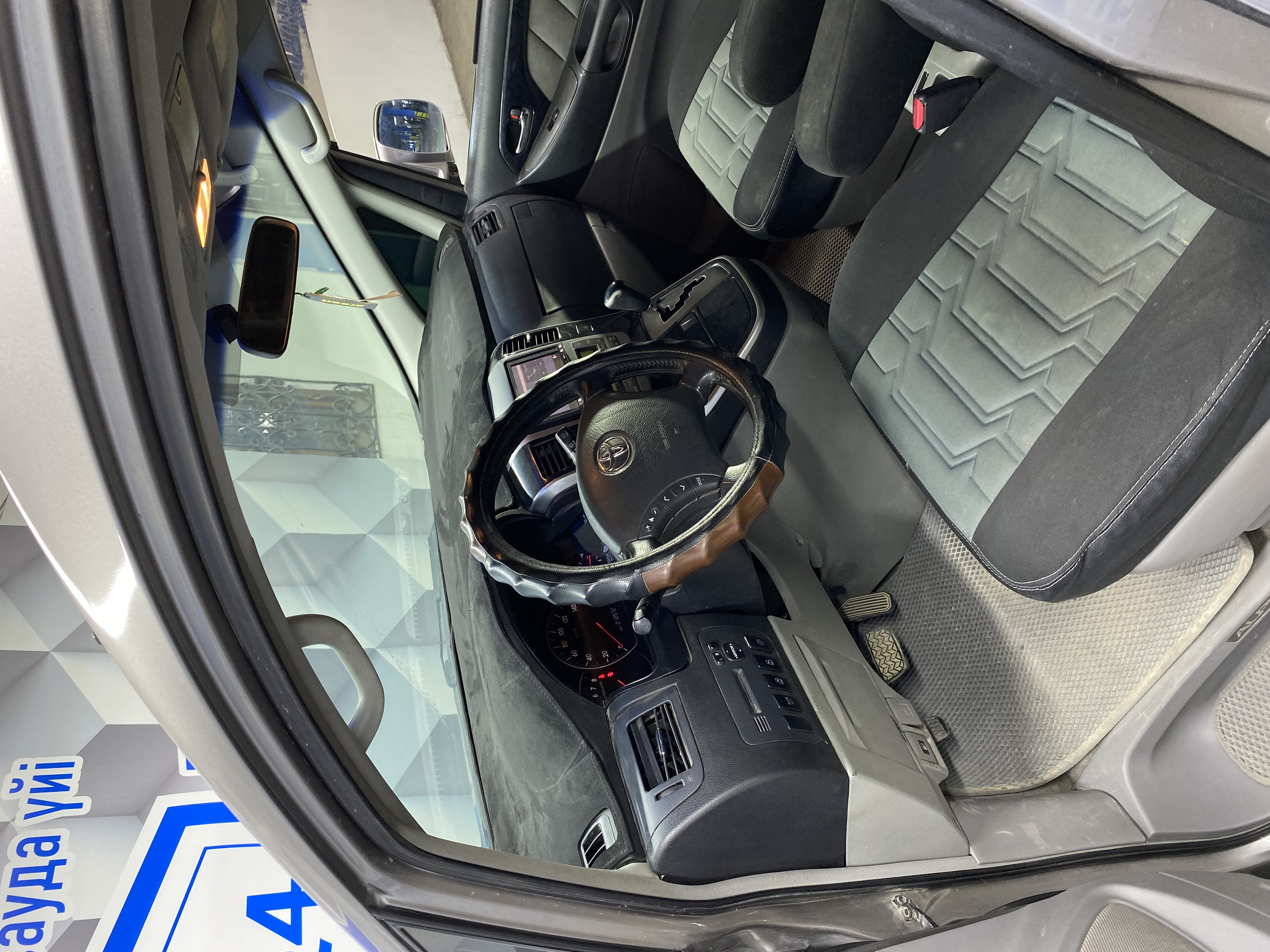 2004 Toyota Alphard