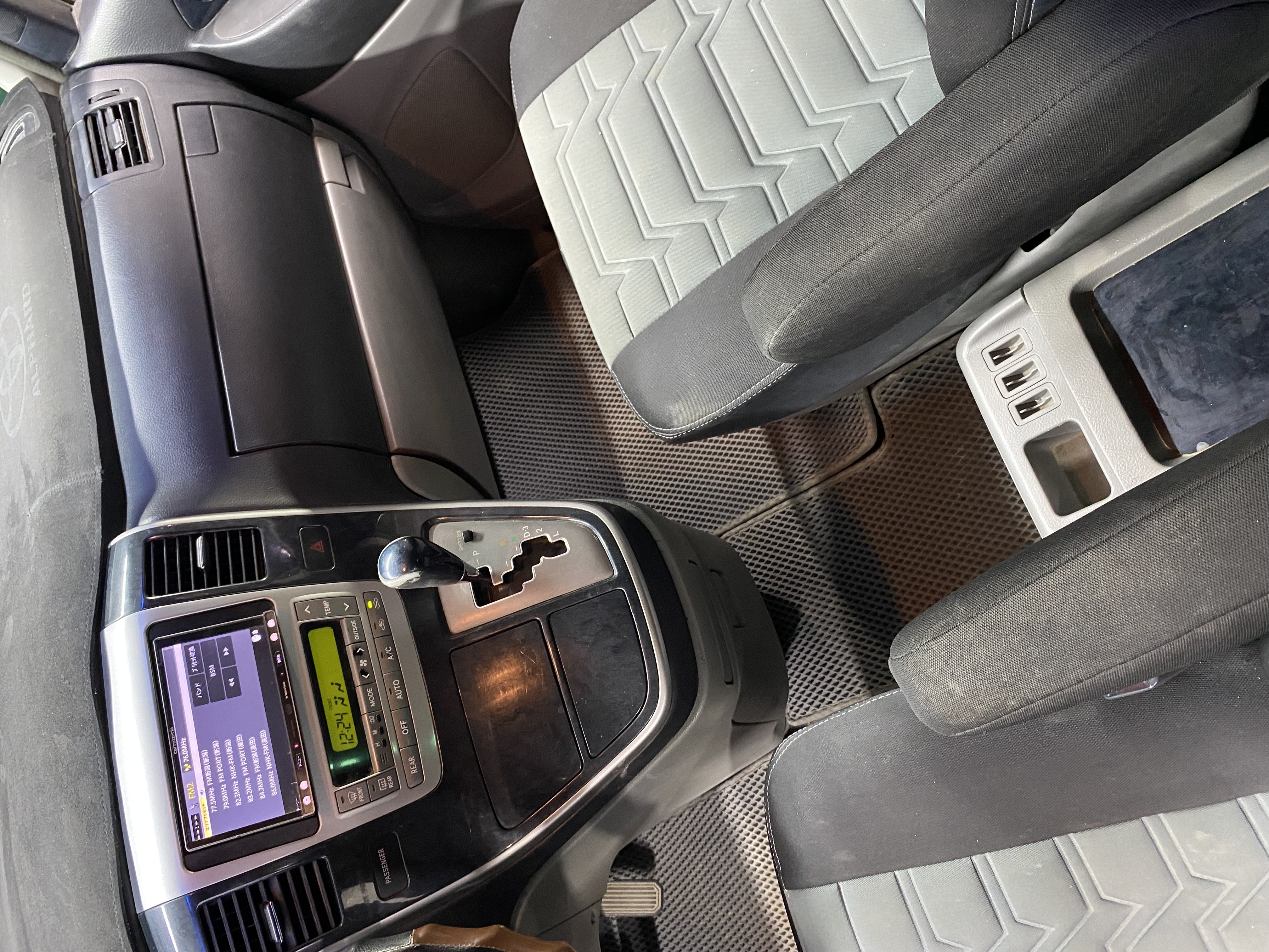 2004 Toyota Alphard