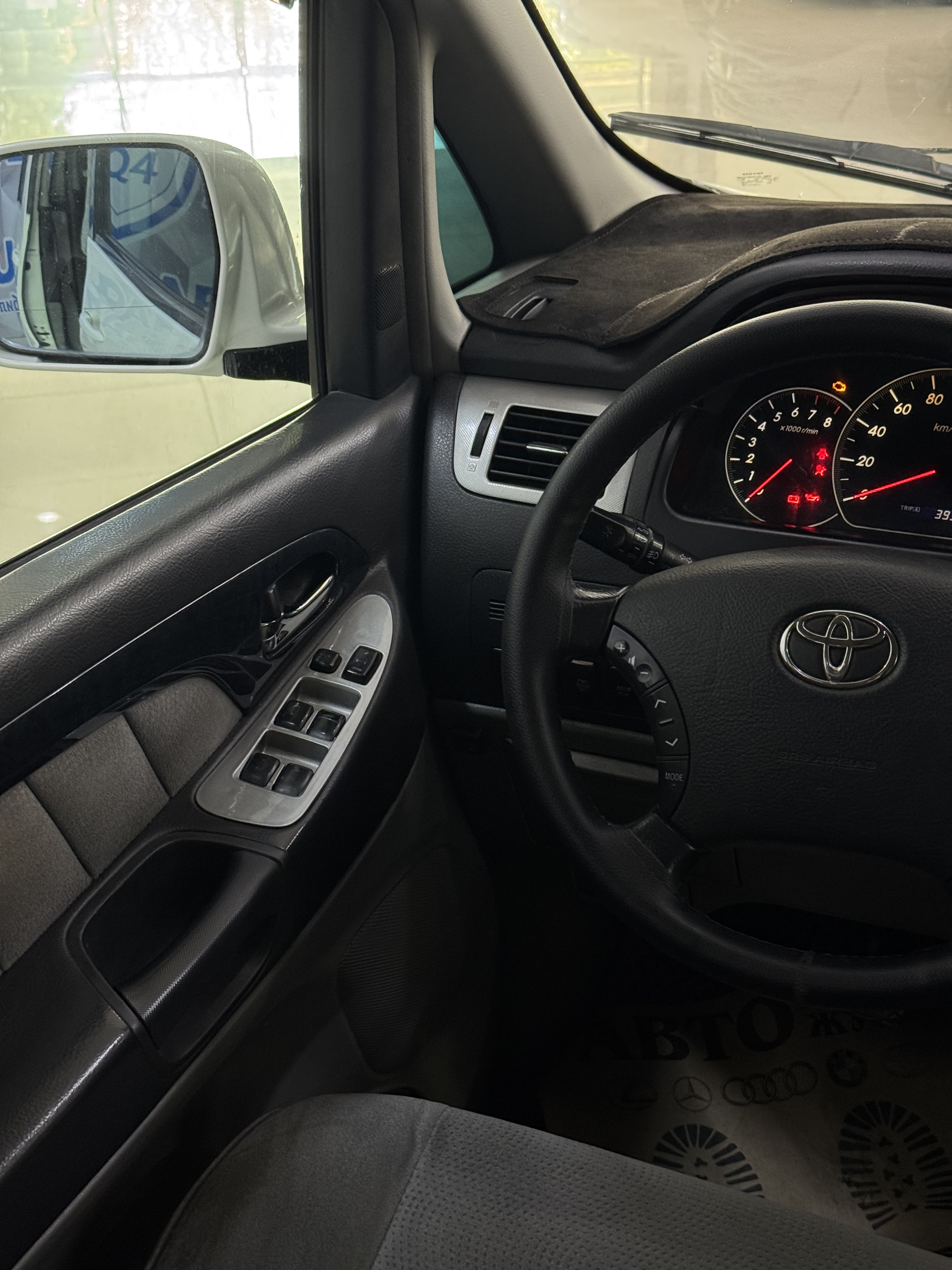 2003 Toyota Alphard