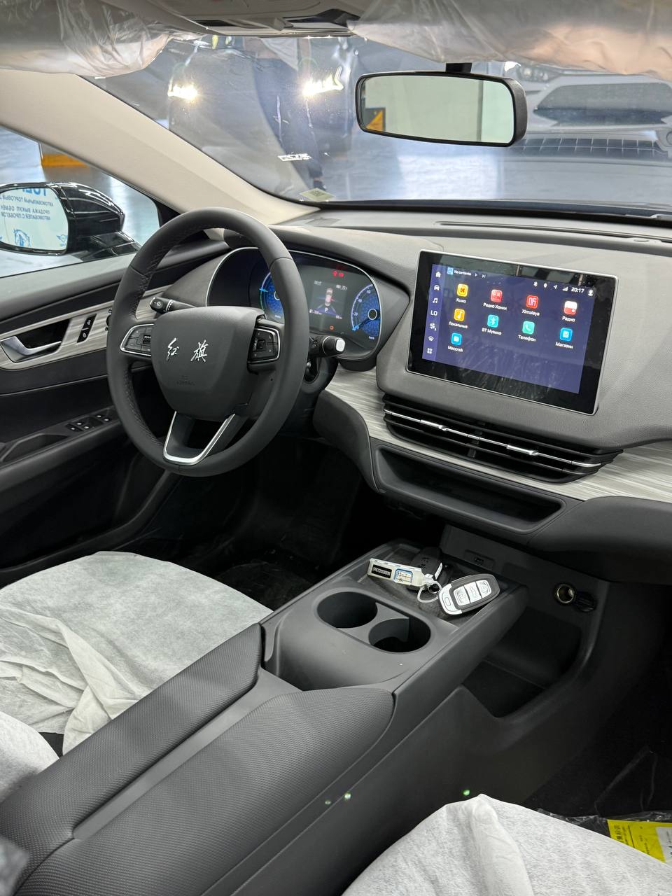 2025 Hongqi E-QM5