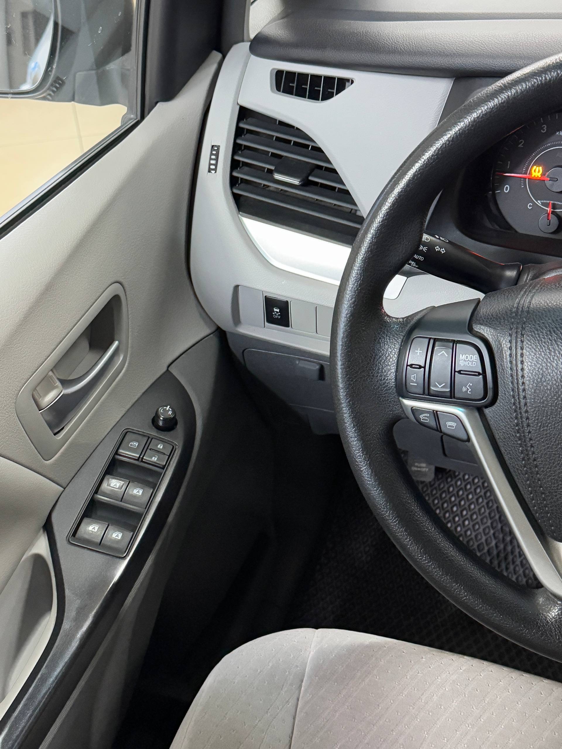2015 Toyota Siena