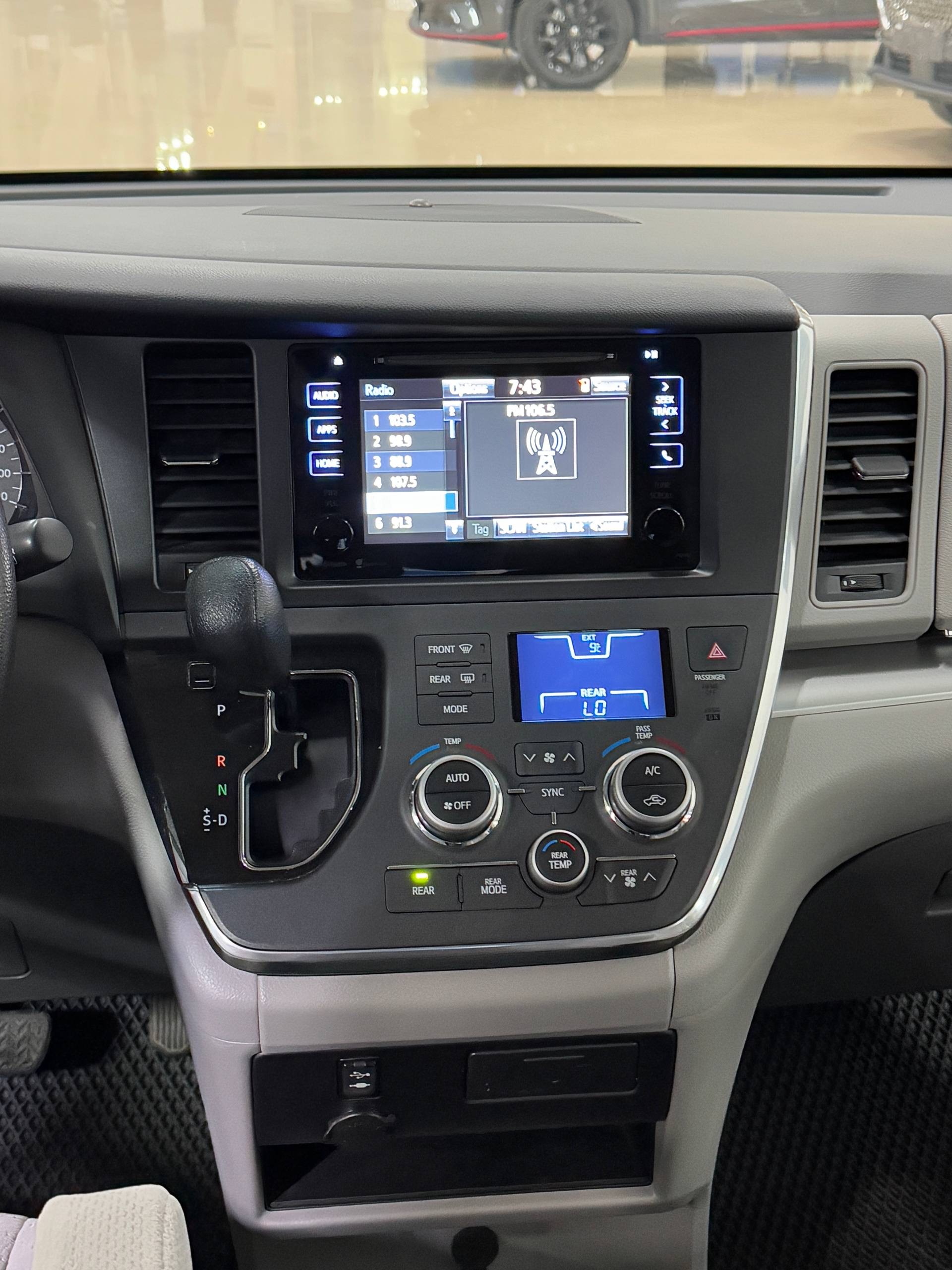 2015 Toyota Siena