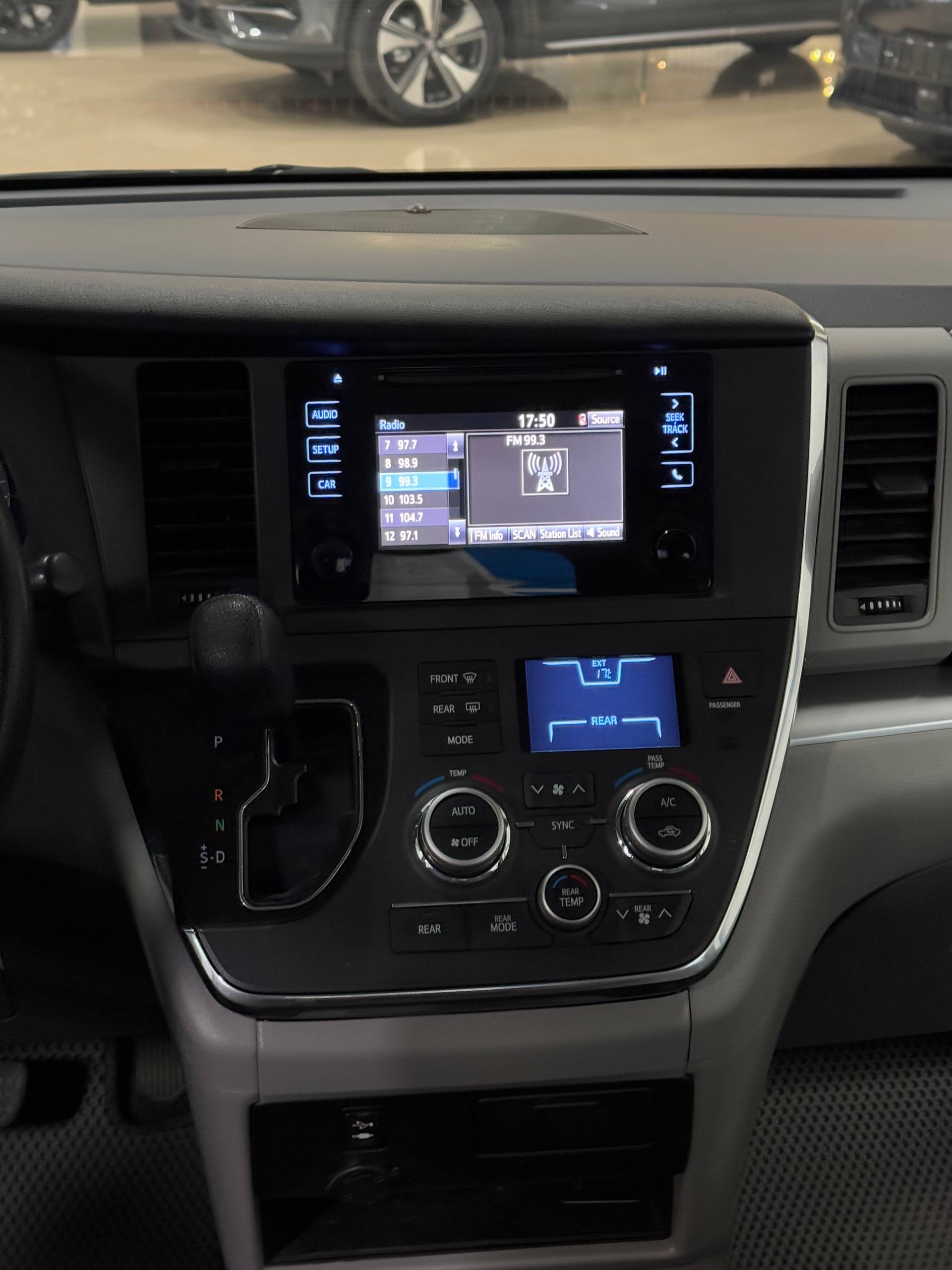 2017 Toyota Siena