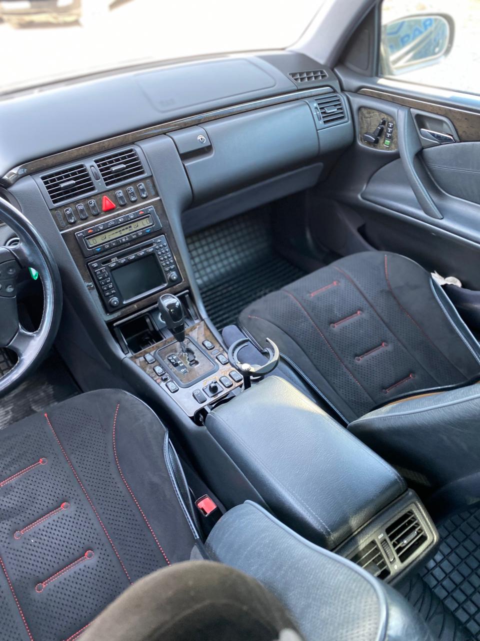 1999 Mercedes-Benz E200