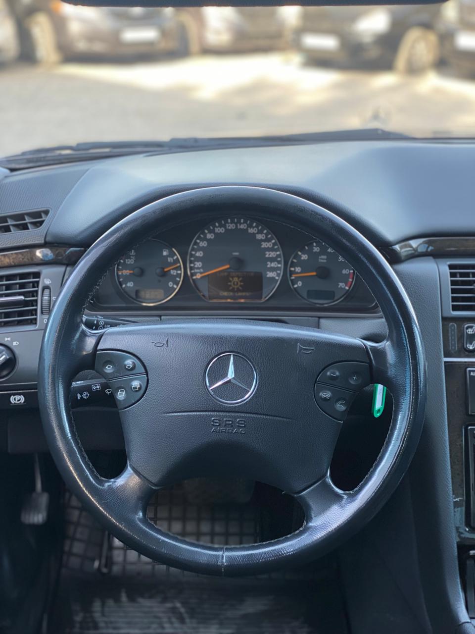 1999 Mercedes-Benz E200