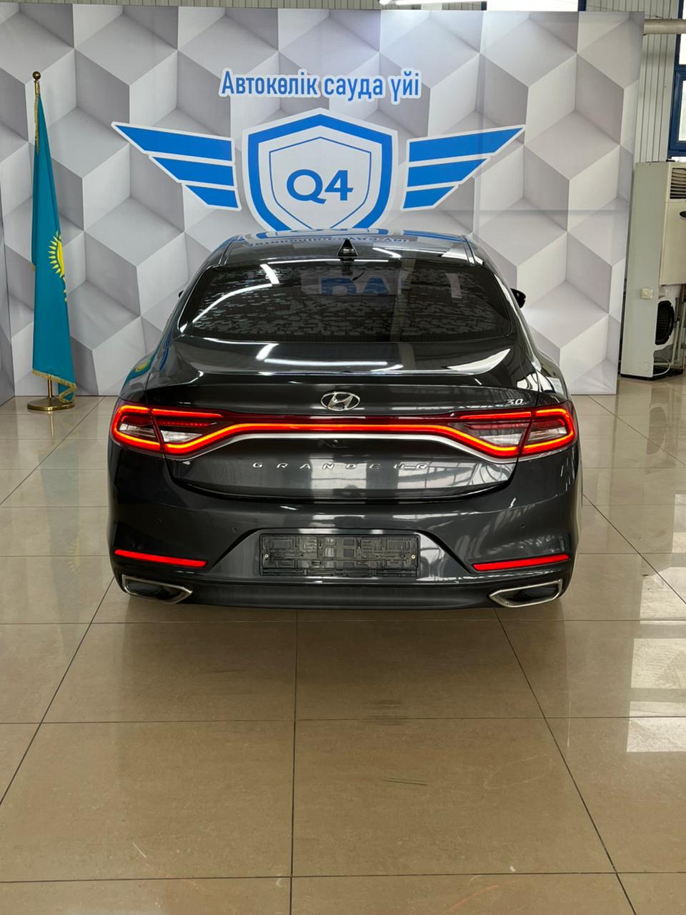 2017 Hyundai Grandeur