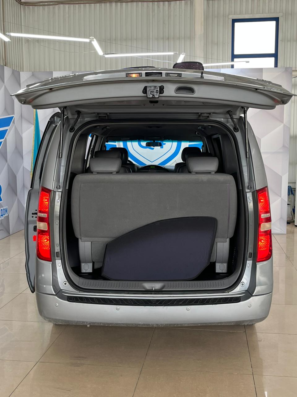 2011 Hyundai Starex