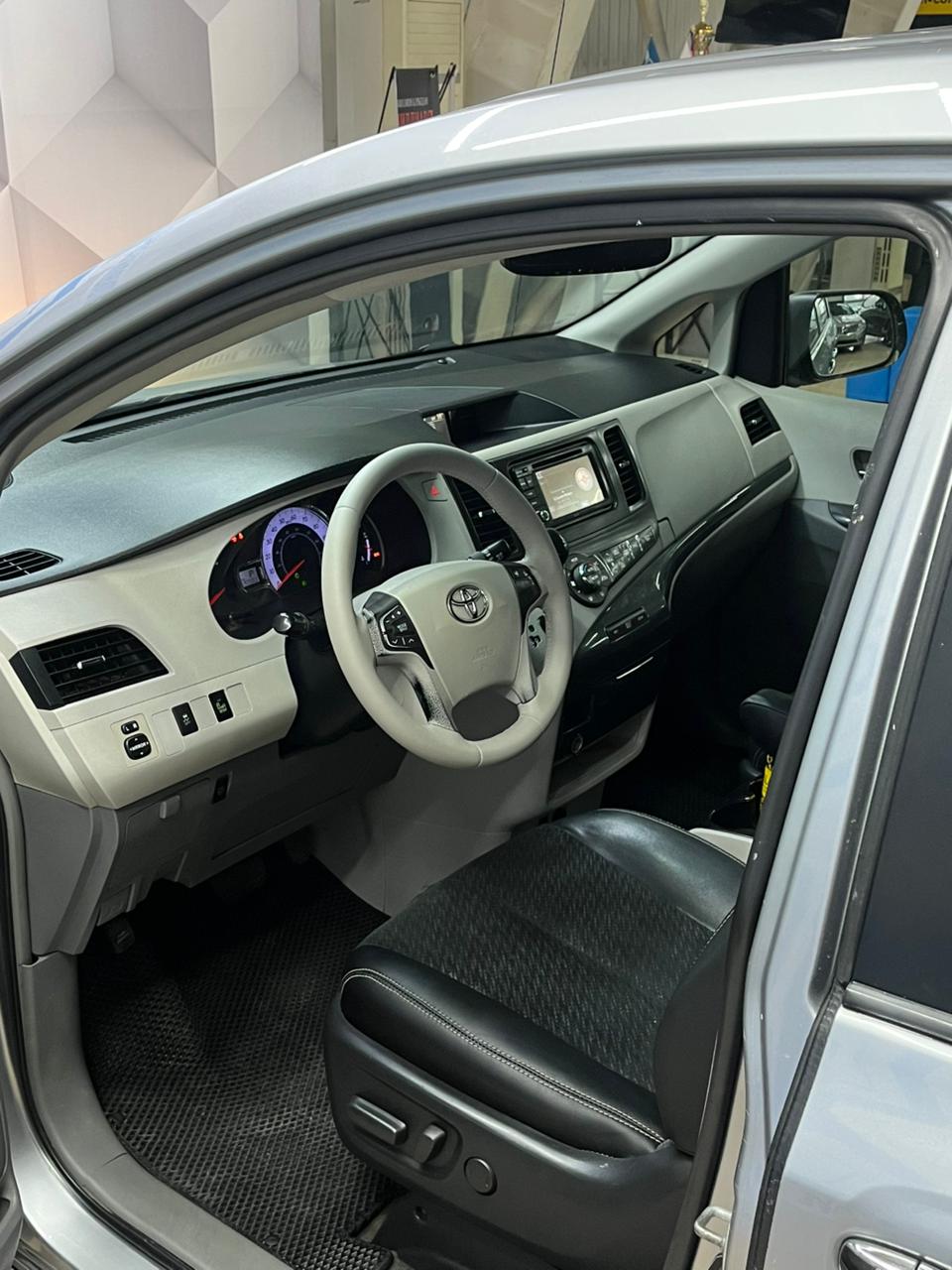 2012 Toyota Siena