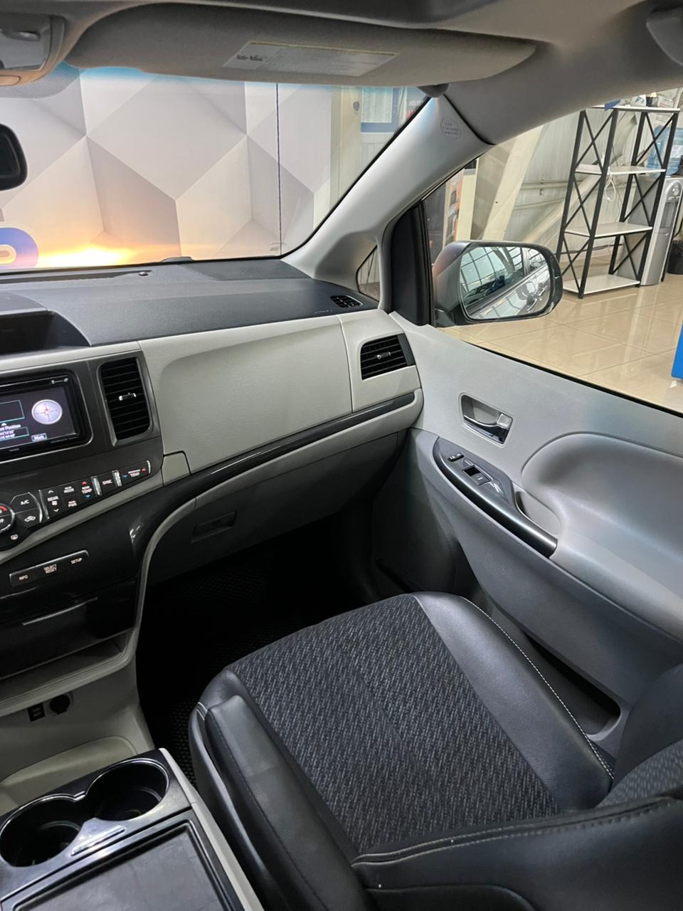 2012 Toyota Siena