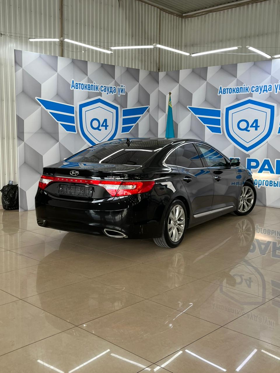 2010 HYUNDAI GRANDEUR