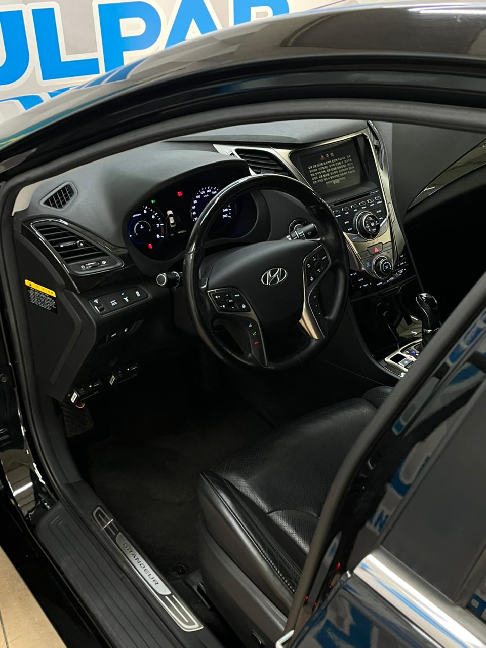 2010 HYUNDAI GRANDEUR