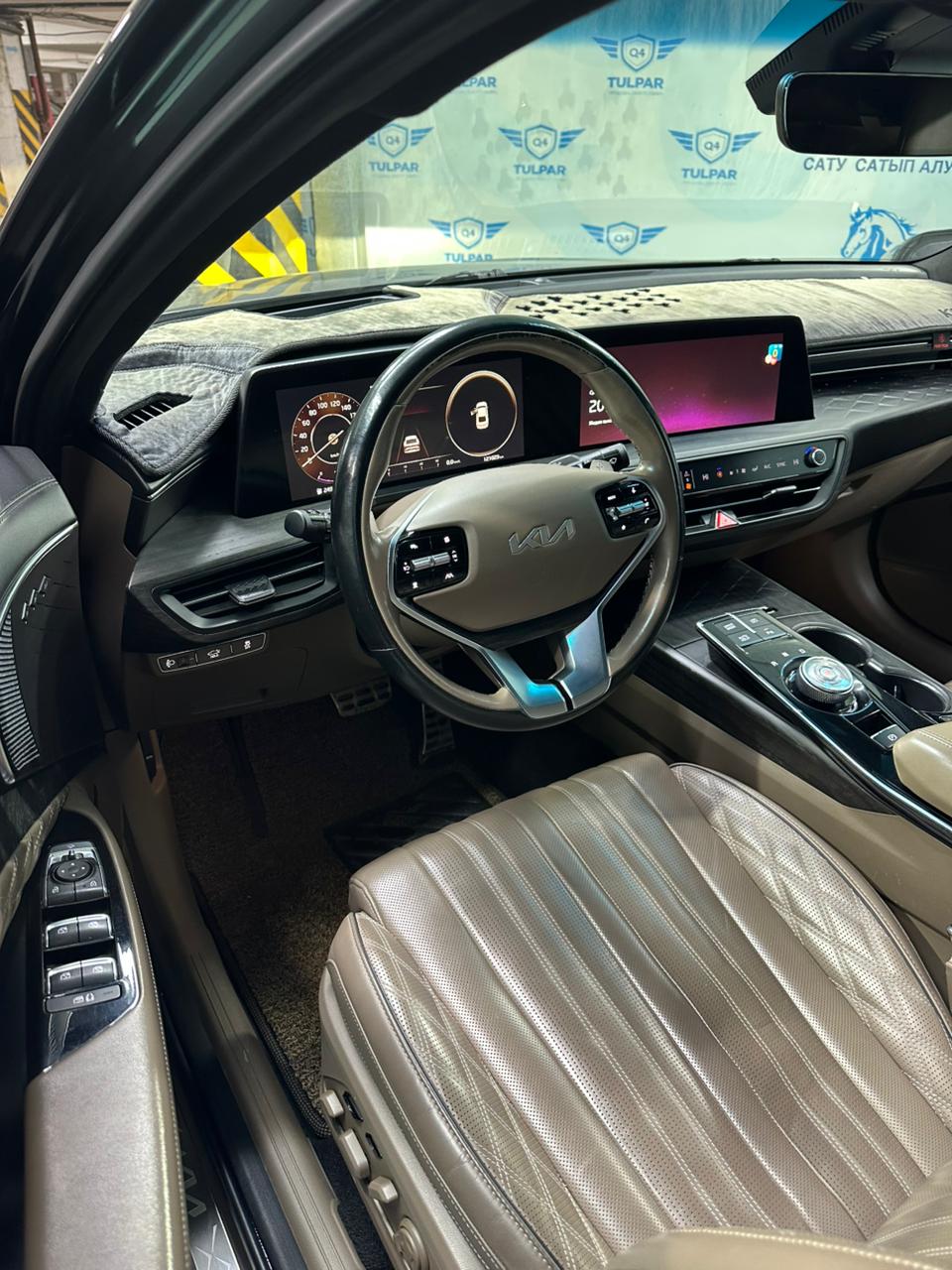 2021 Kia K8