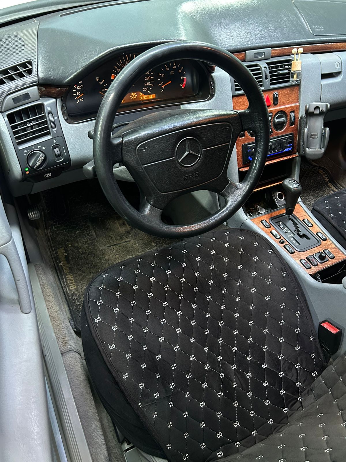 1997 Mercedes-Benz 210