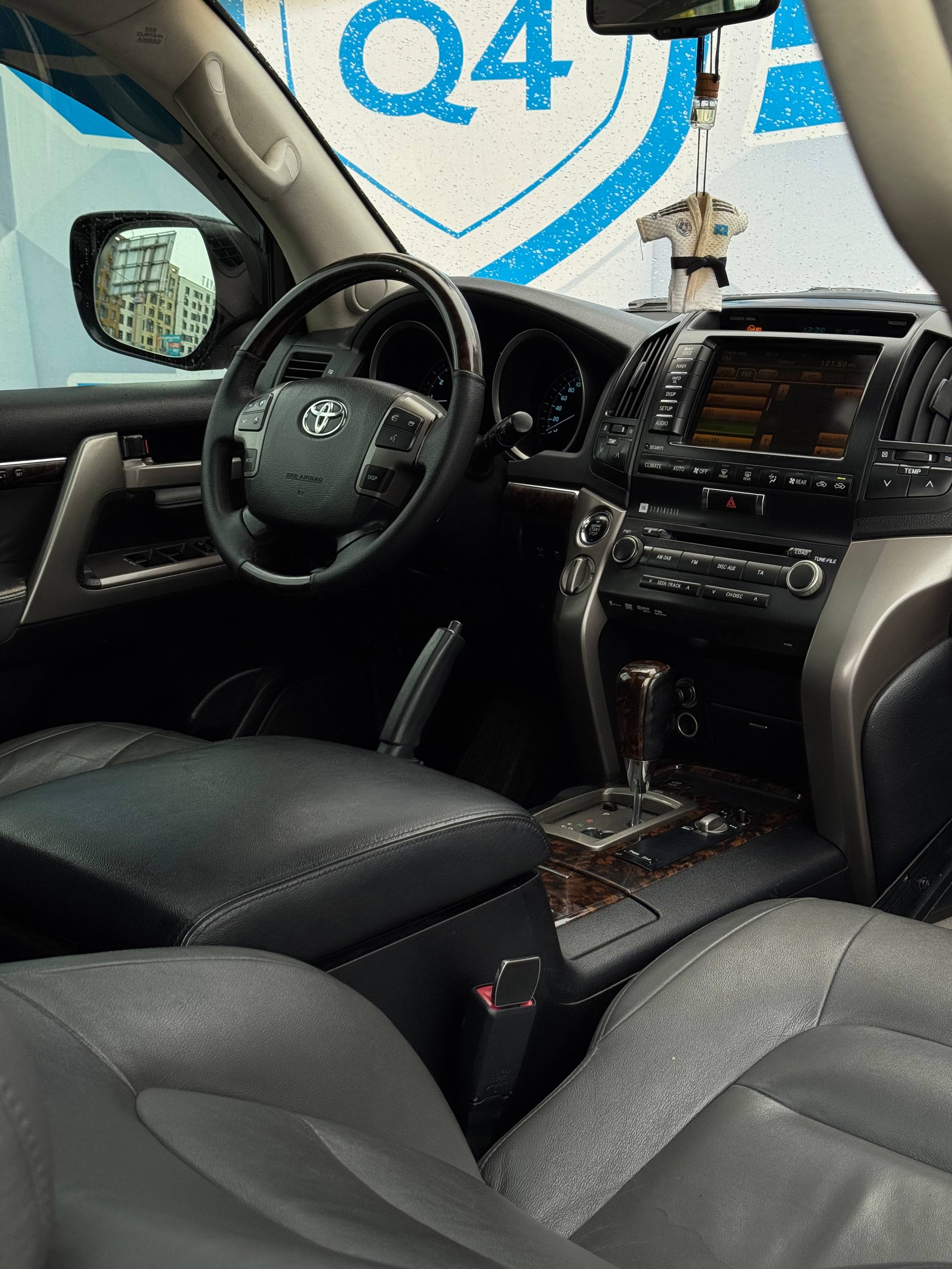 2011 Toyota Land Cruiser