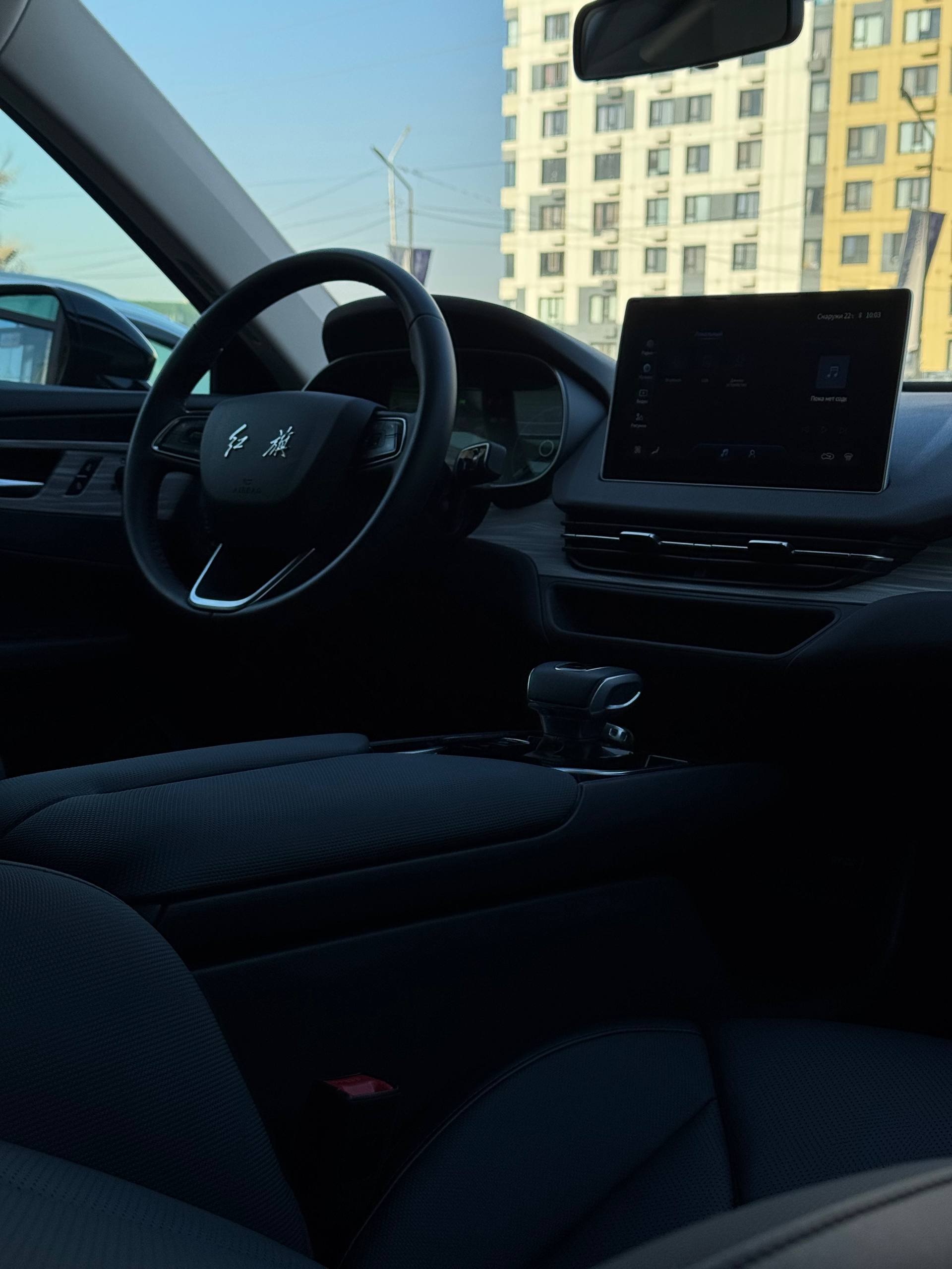 2025 Hongqi E-QM5