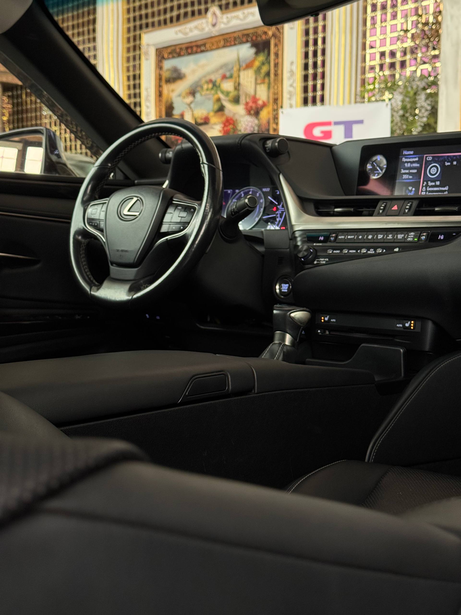 2019 Lexus ES
