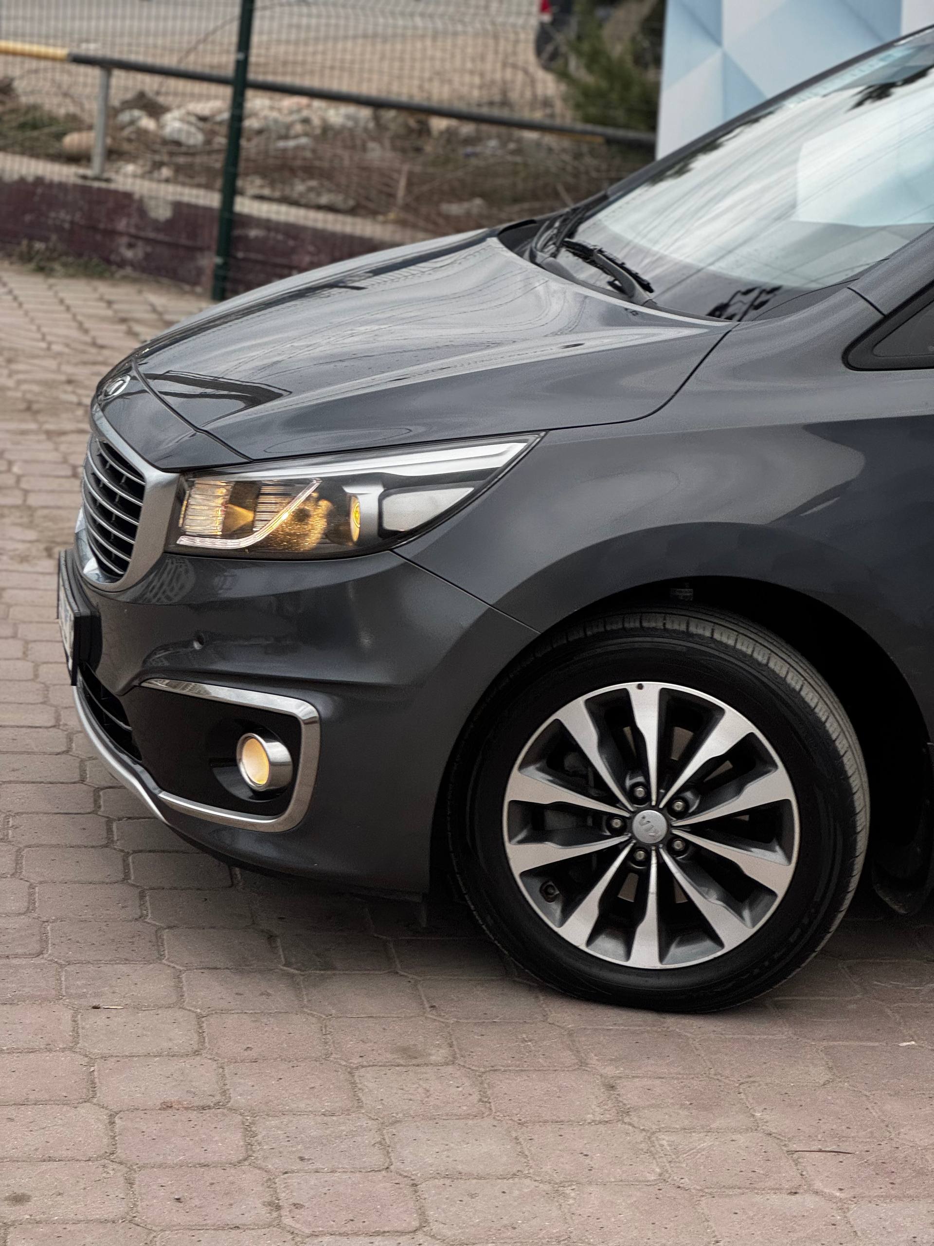 2015 Kia Carnival
