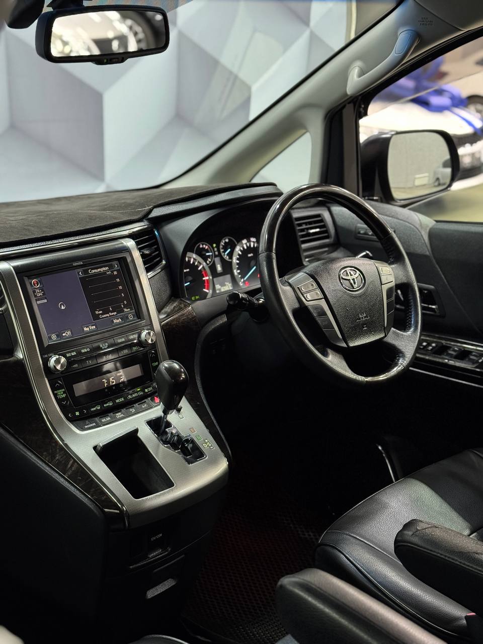 2012 Toyota Alphard