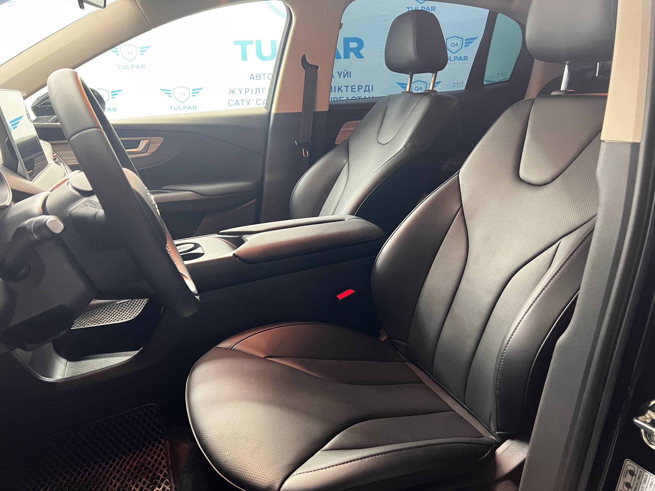 2025 Hongqi E-QM5