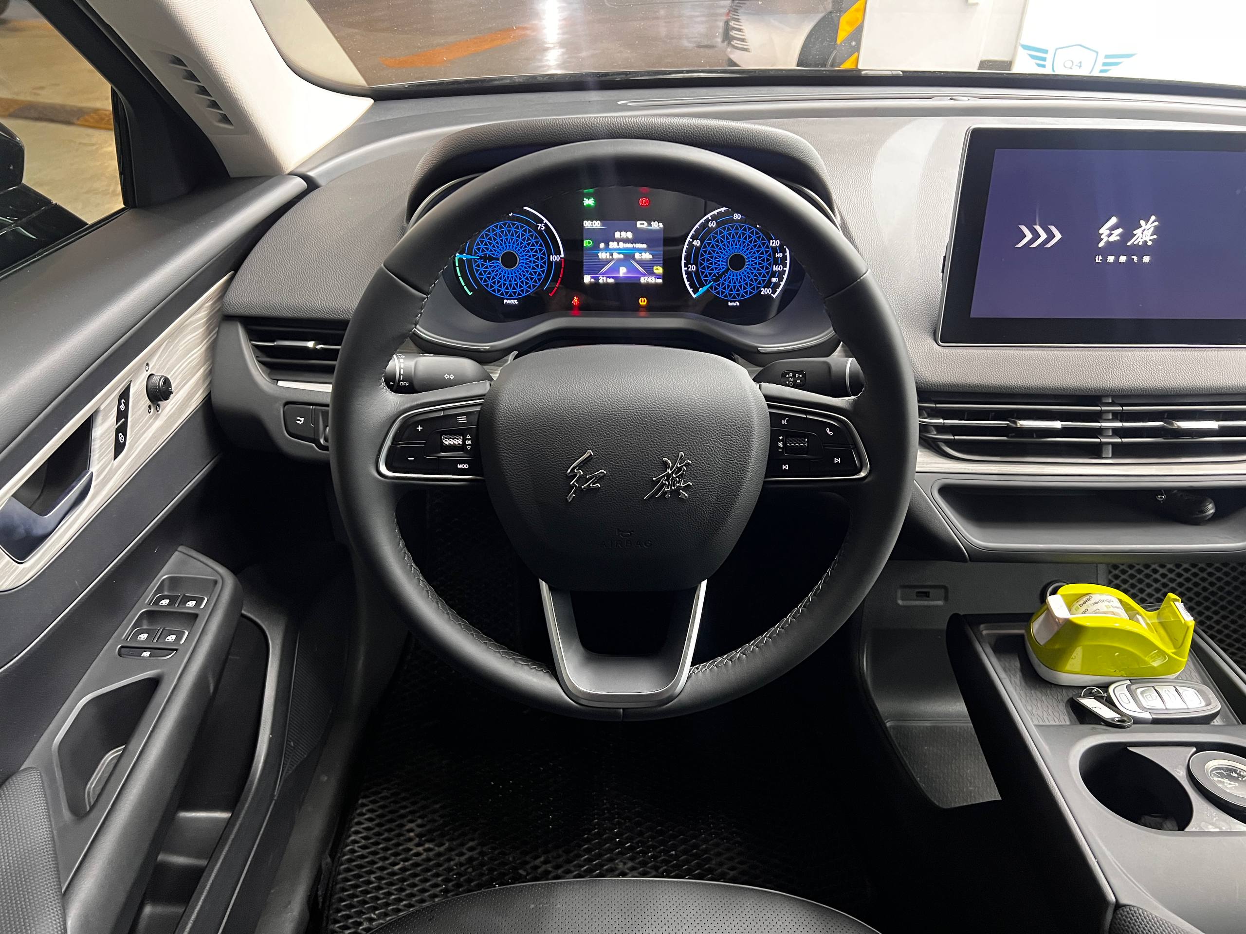 2025 Hongqi E-QM5
