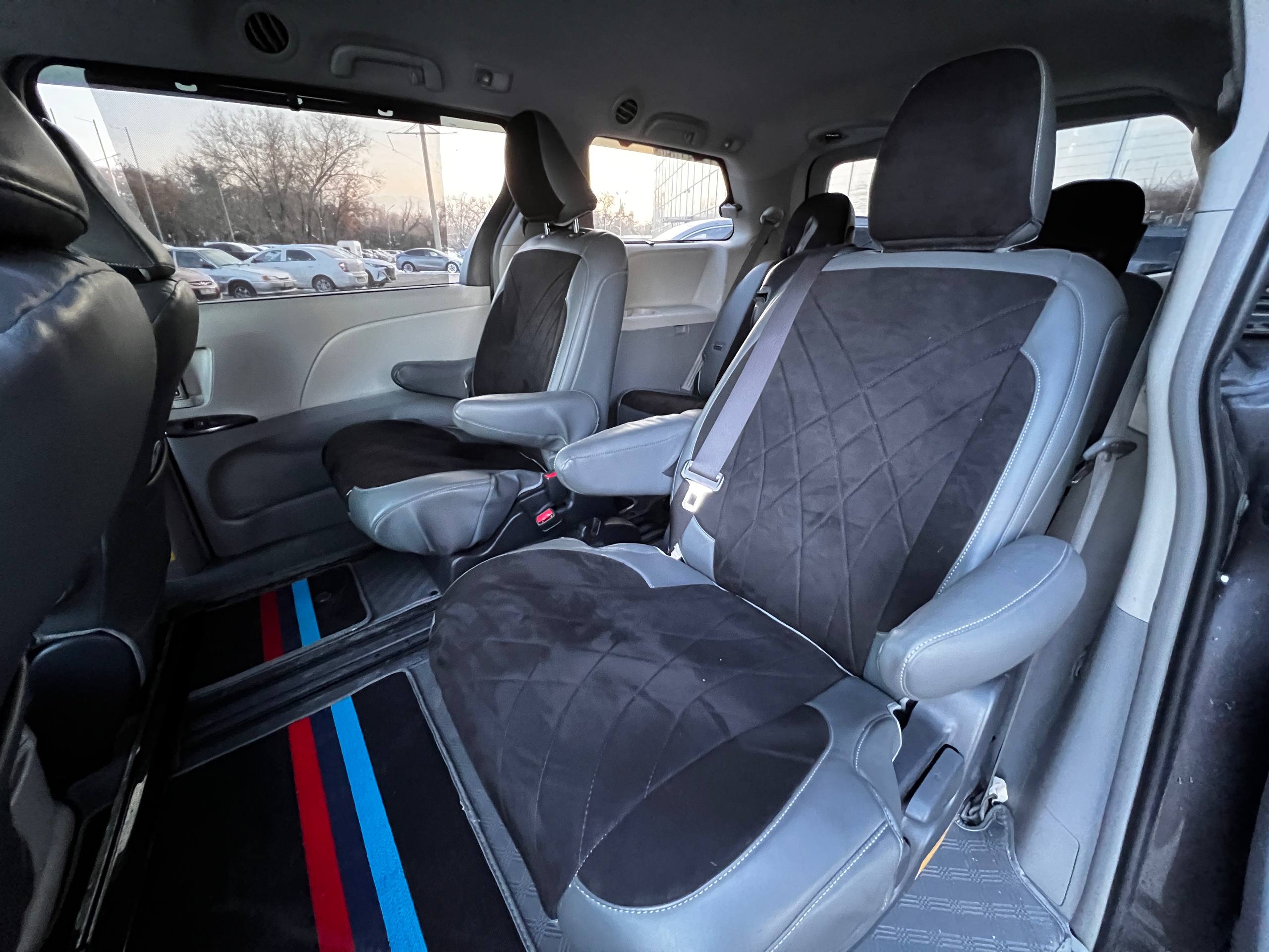2013 Toyota Siena